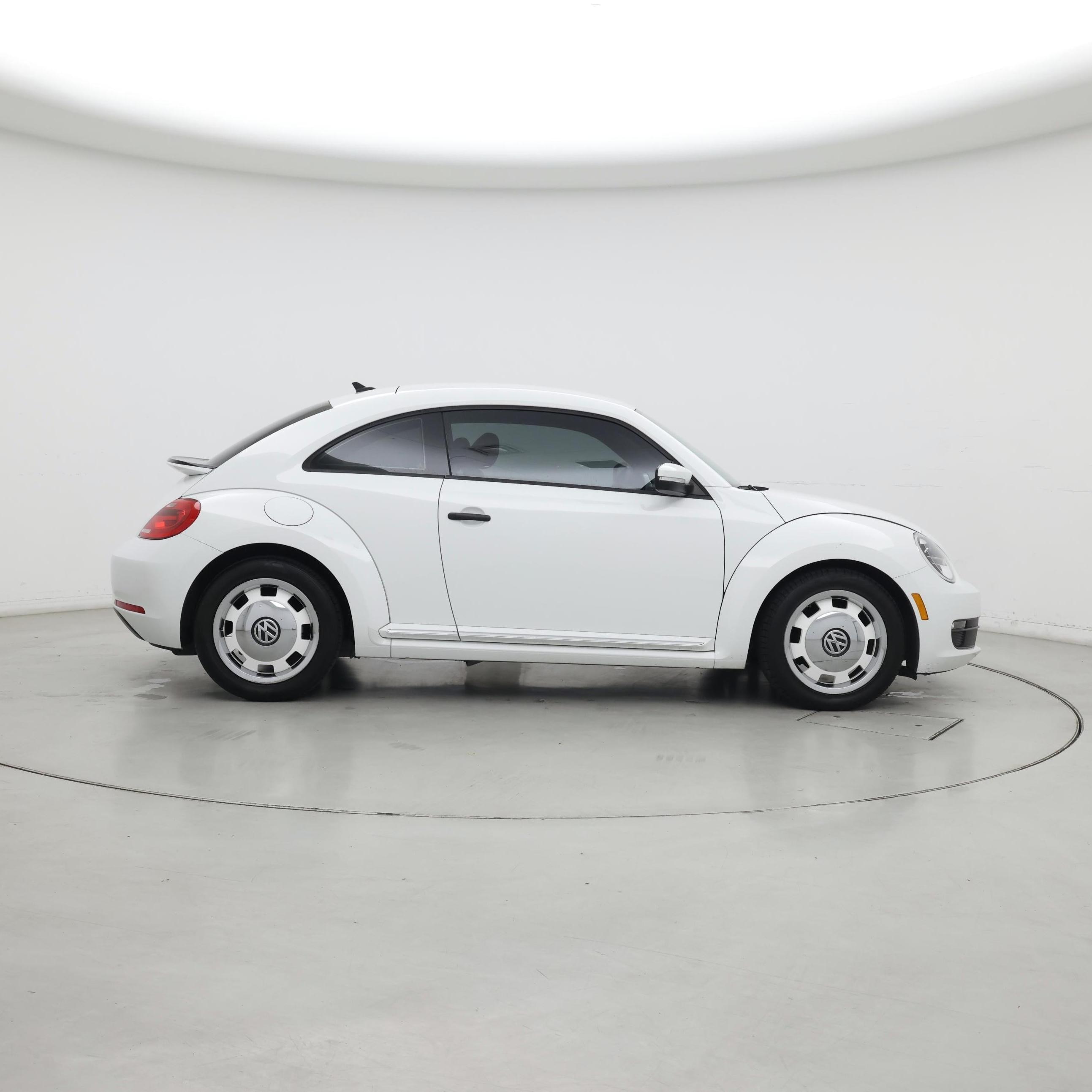 Thumbnail: 2015 Volkswagen Beetle - 7