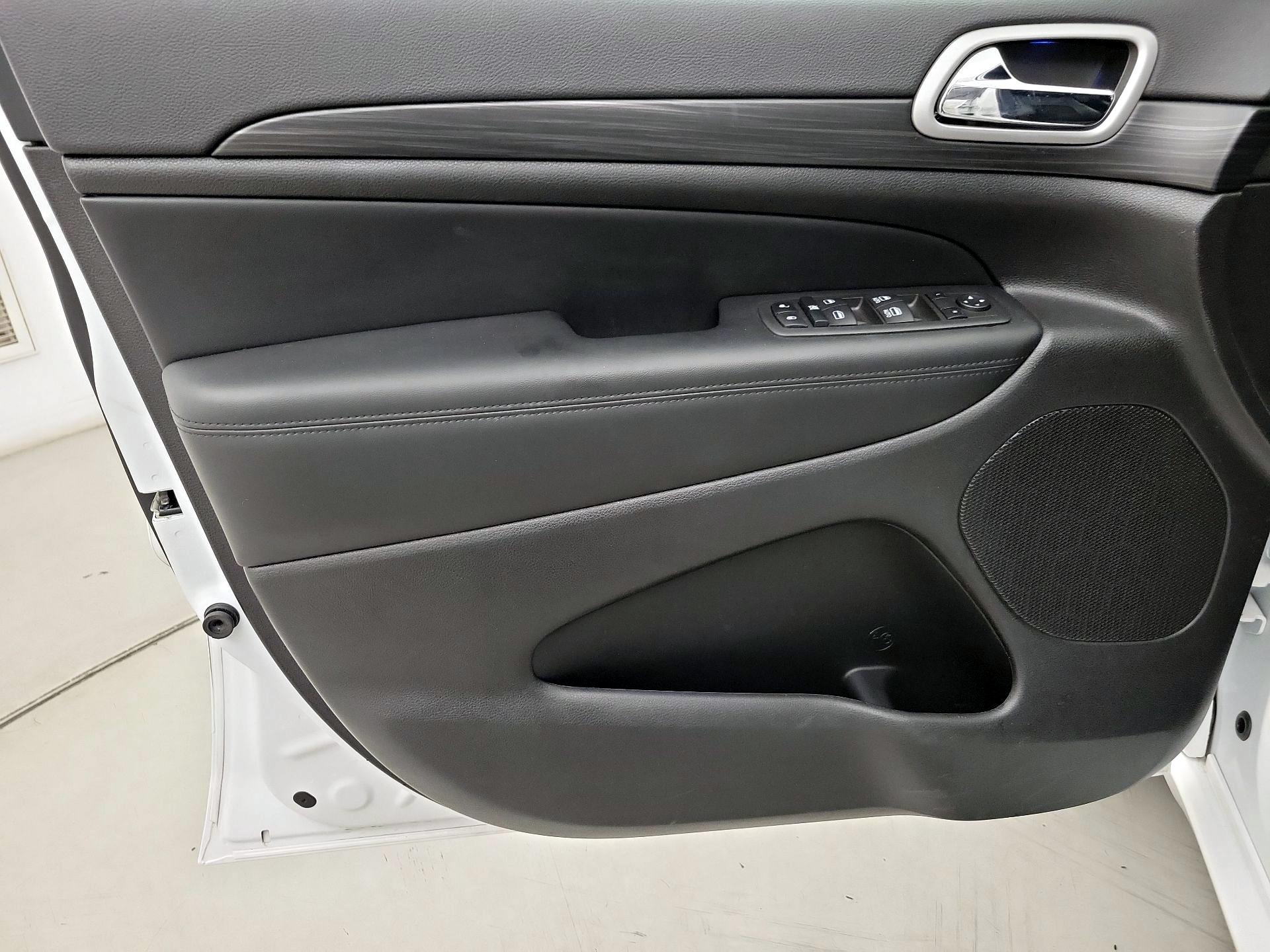 Thumbnail: 2022 Jeep Grand Cherokee - 12