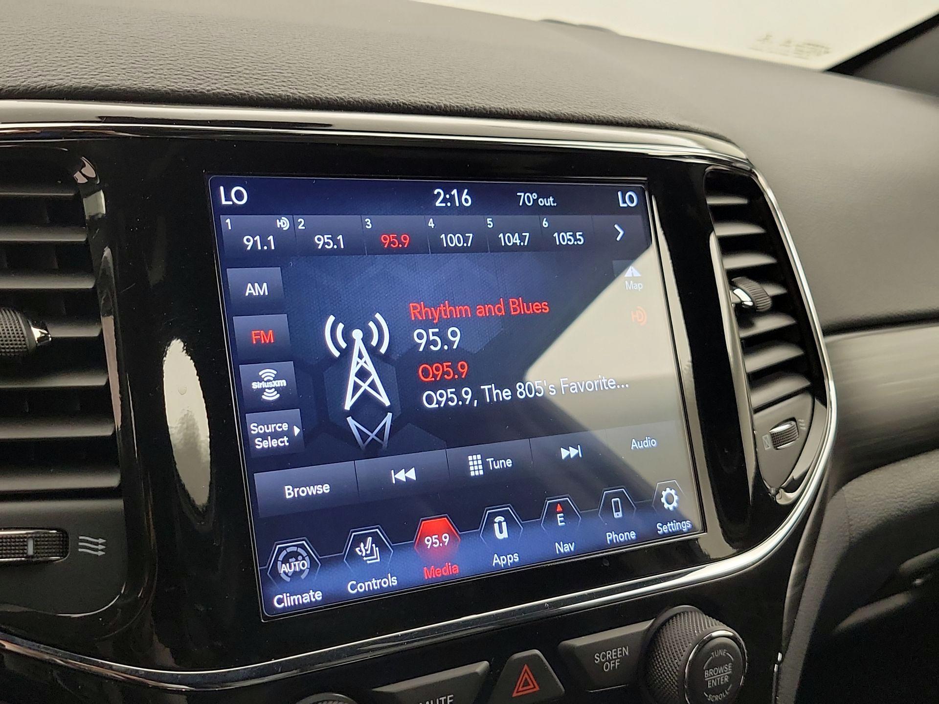 Thumbnail: 2022 Jeep Grand Cherokee - 16