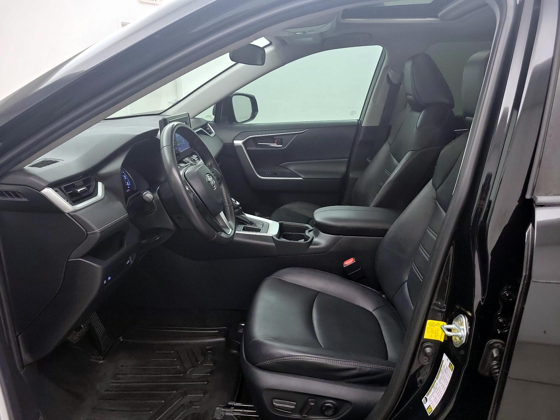 Thumbnail: 2019 Toyota RAV4 - 11