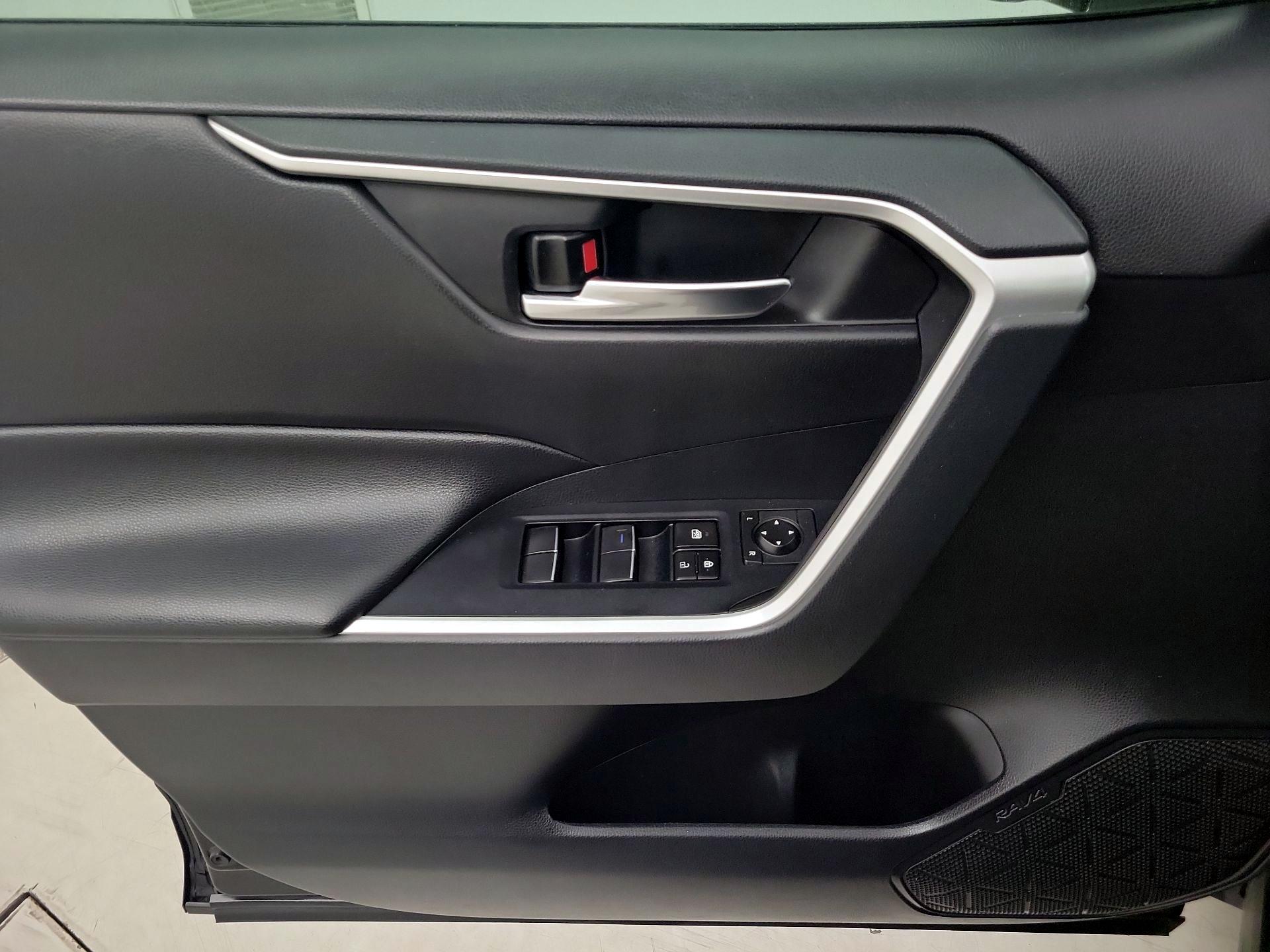 Thumbnail: 2019 Toyota RAV4 - 12