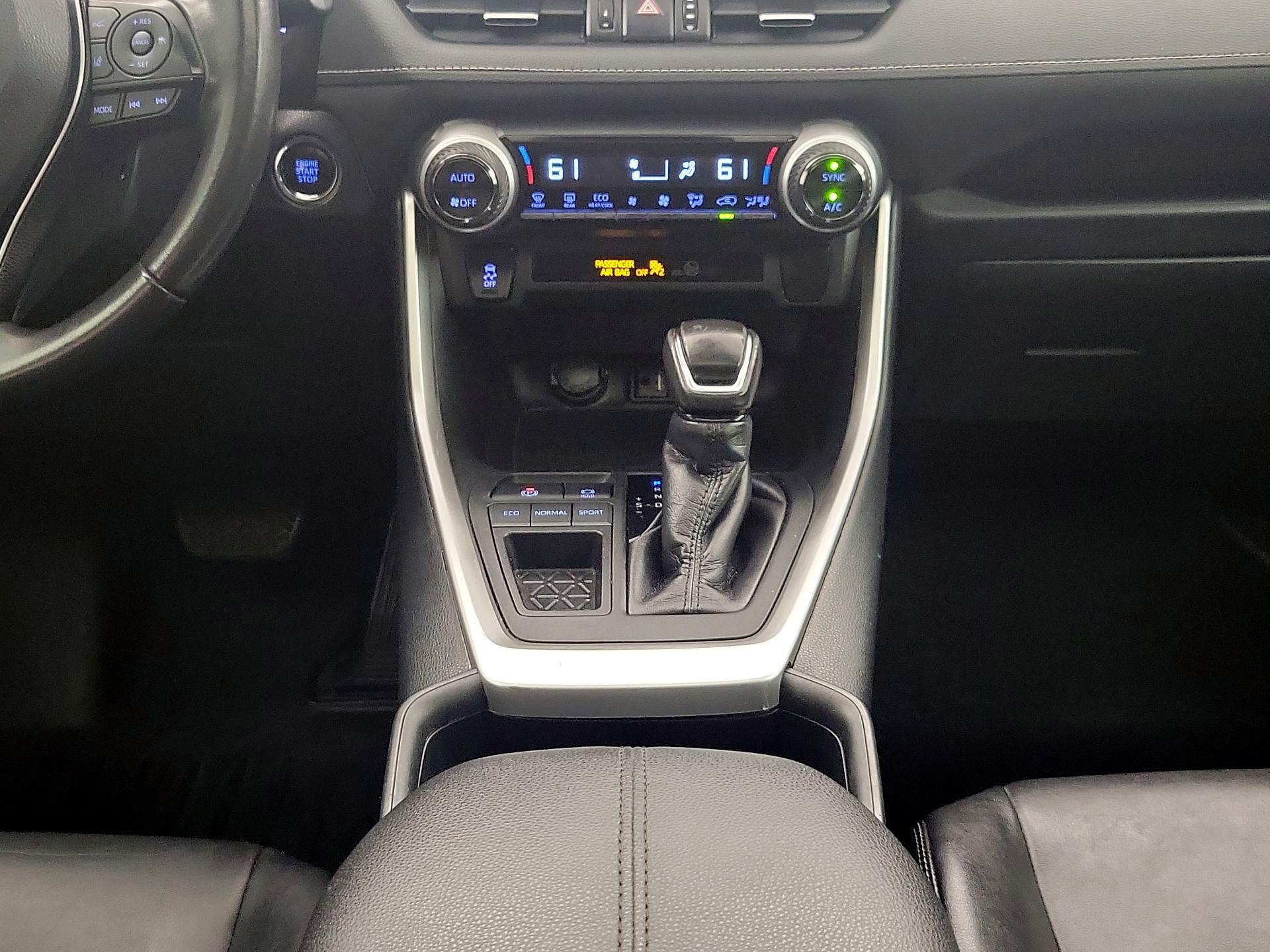 Thumbnail: 2019 Toyota RAV4 - 17
