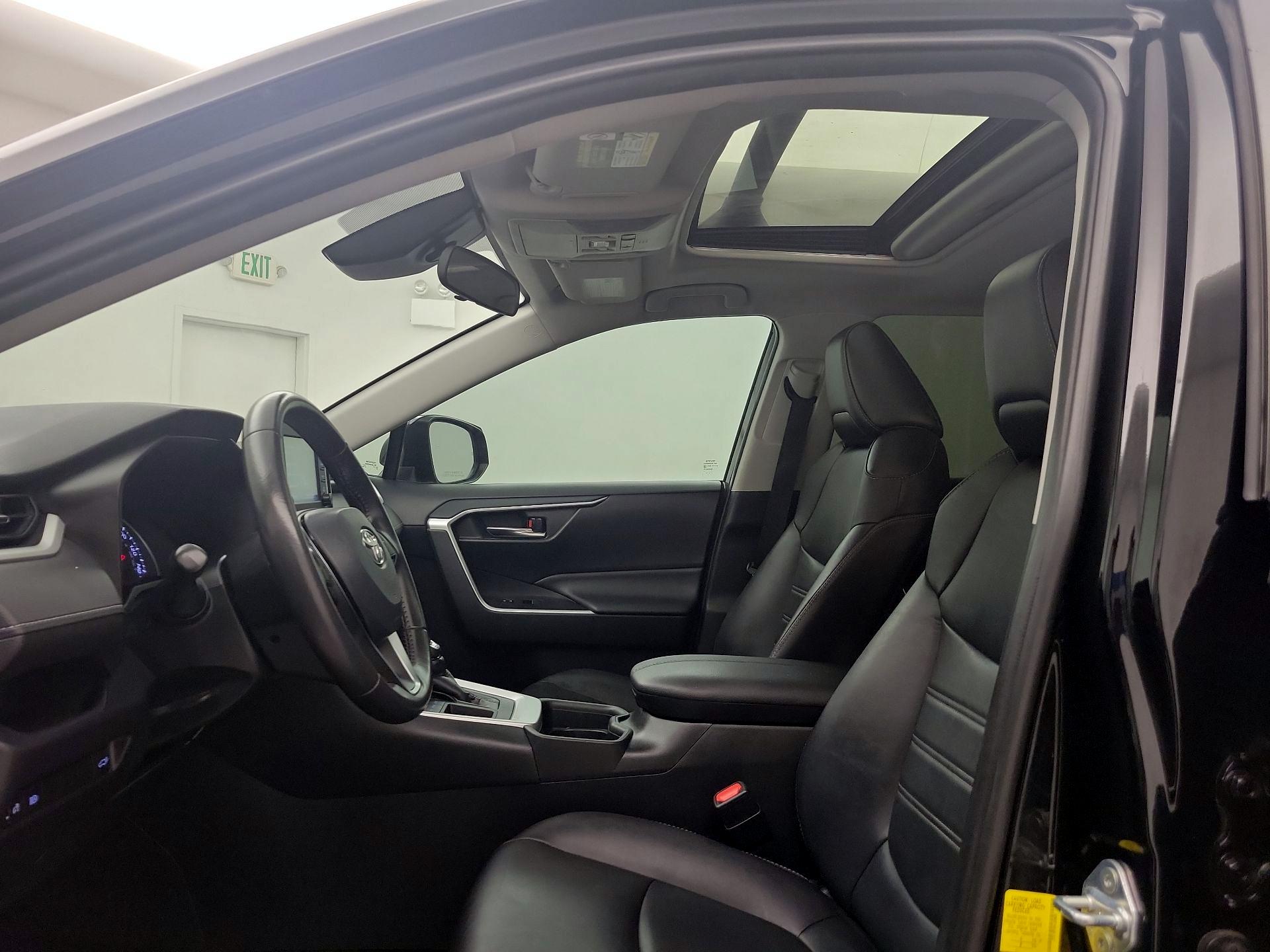 Thumbnail: 2019 Toyota RAV4 - 19