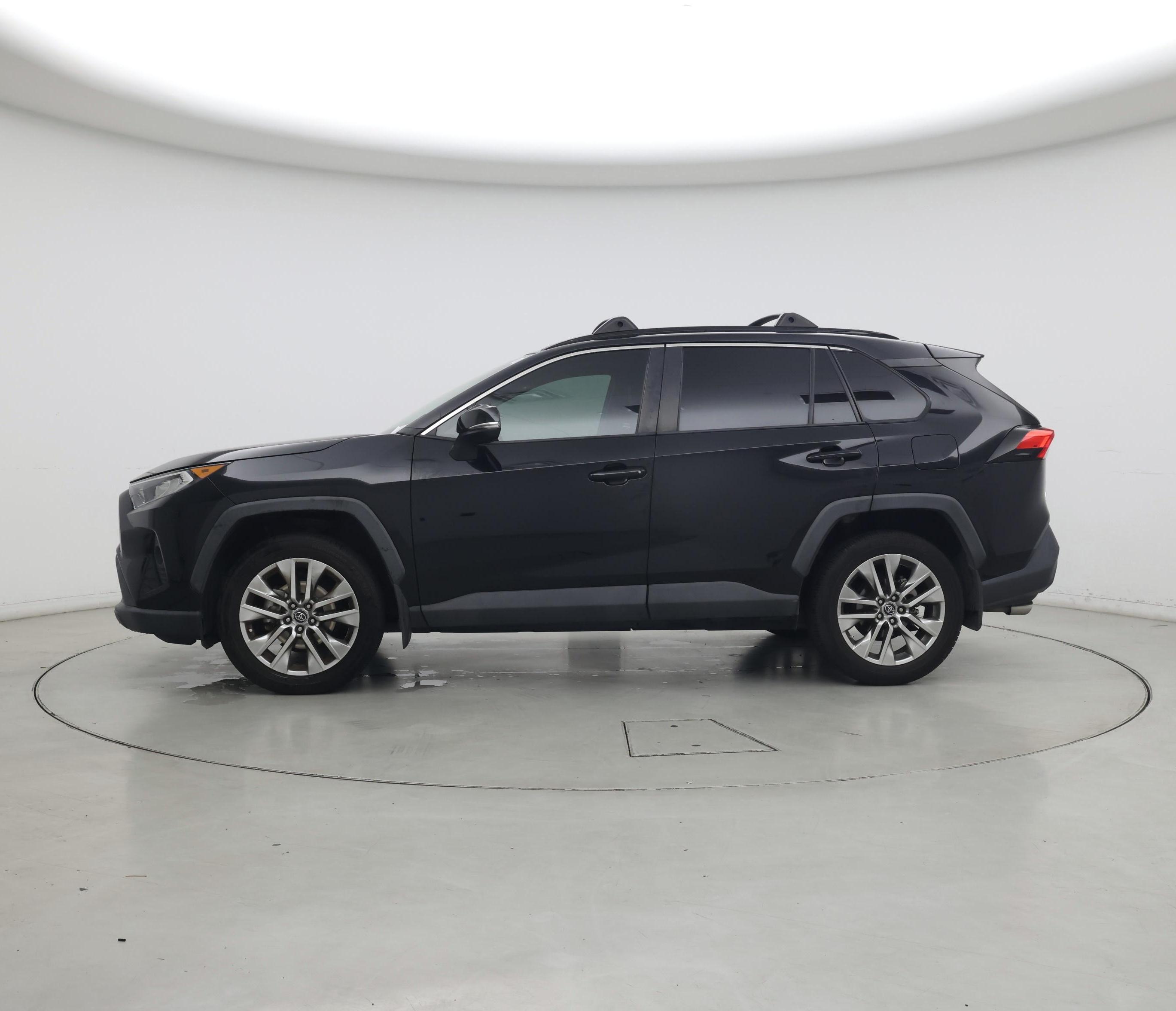 Thumbnail: 2019 Toyota RAV4 - 3