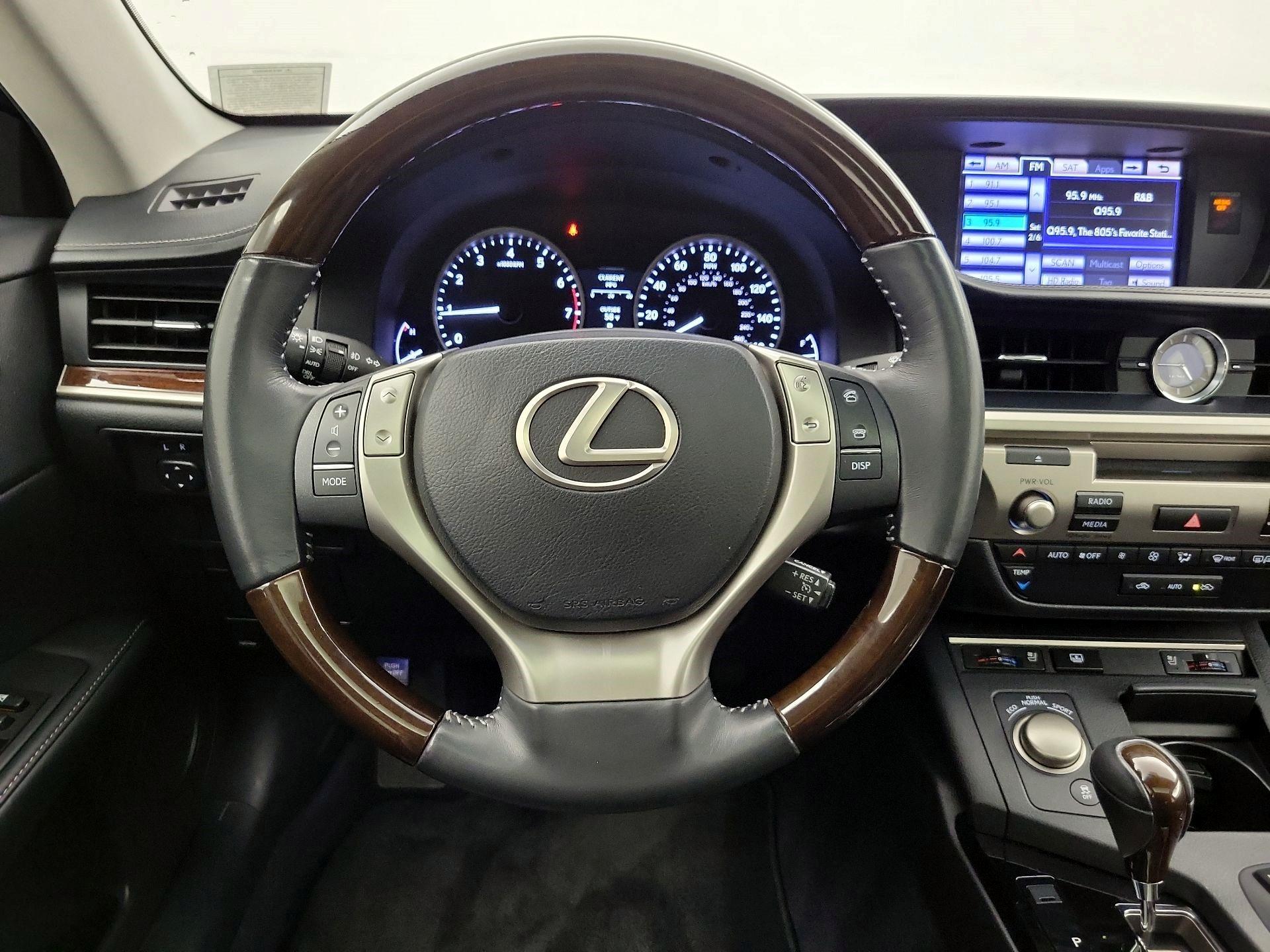 Thumbnail: 2014 Lexus ES - 10