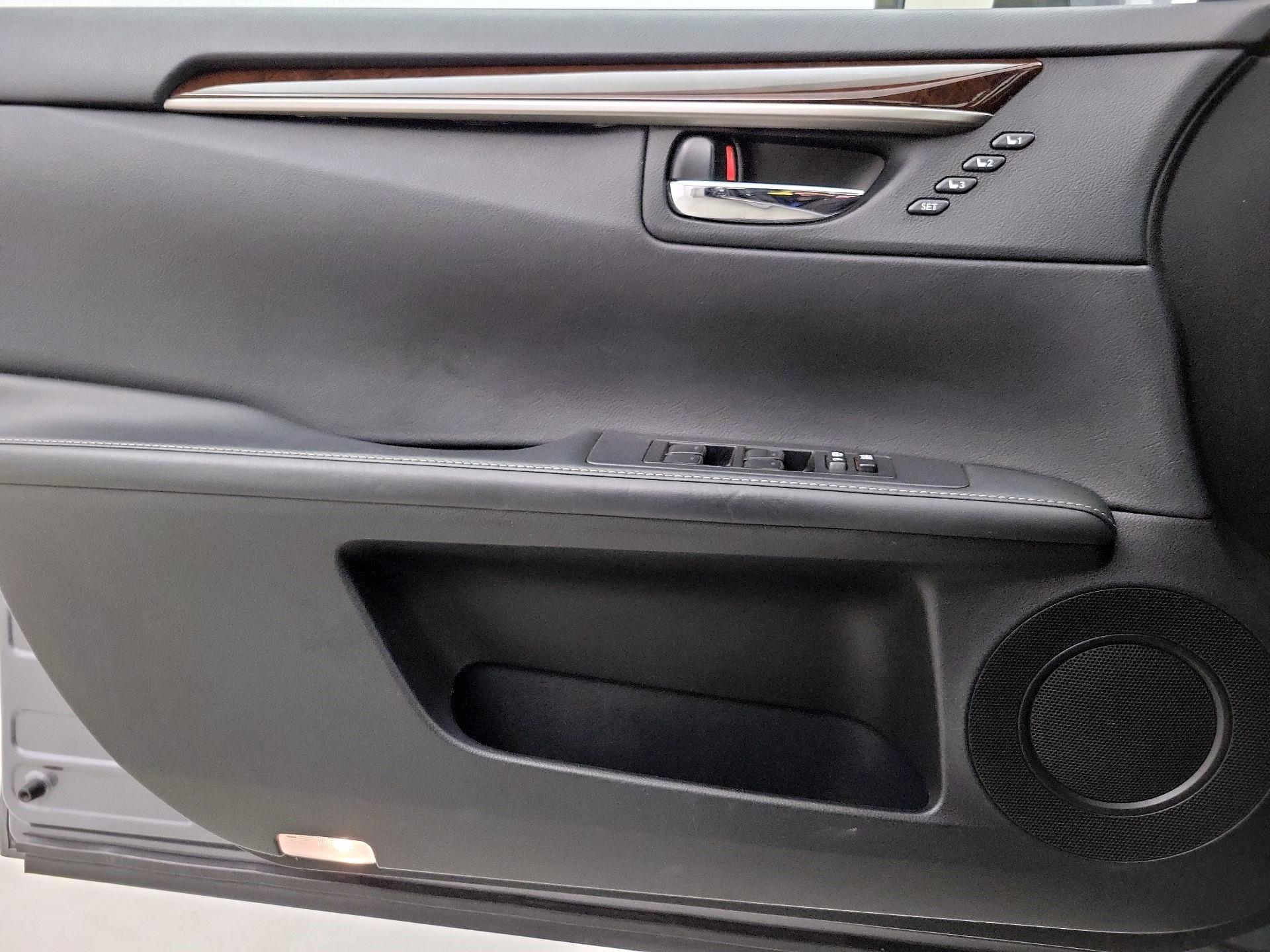 Thumbnail: 2014 Lexus ES - 12