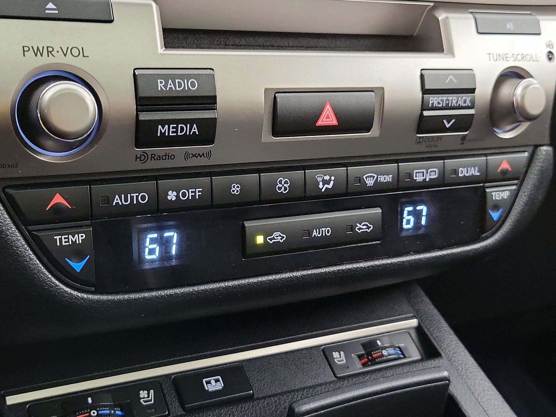 Thumbnail: 2014 Lexus ES - 17