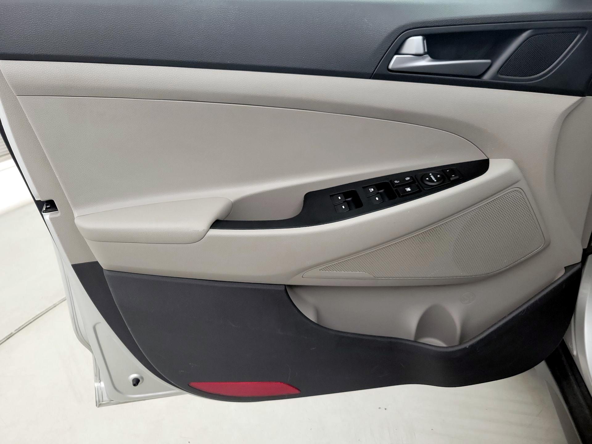 Thumbnail: 2016 Hyundai Tucson - 12