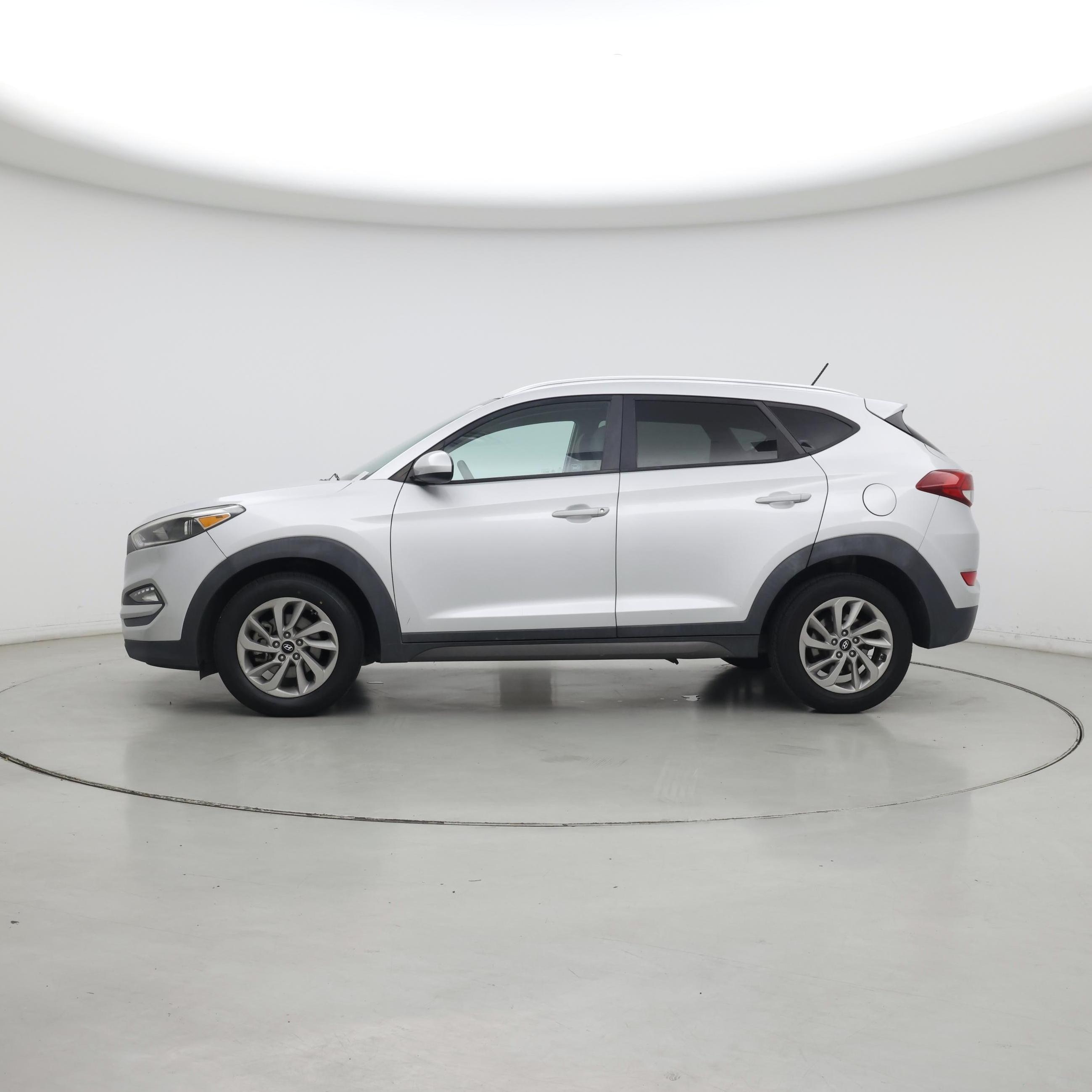 Thumbnail: 2016 Hyundai Tucson - 3