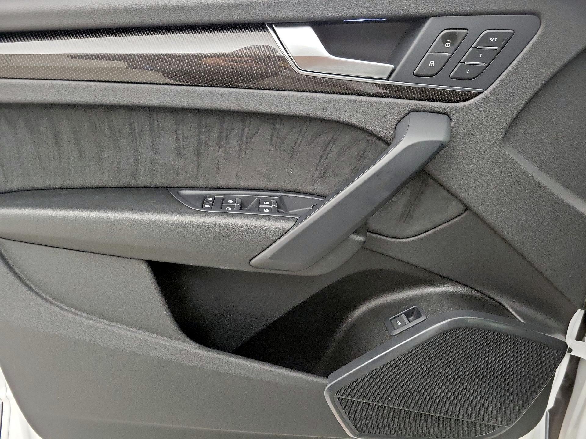 Thumbnail: 2022 Audi SQ5 - 12