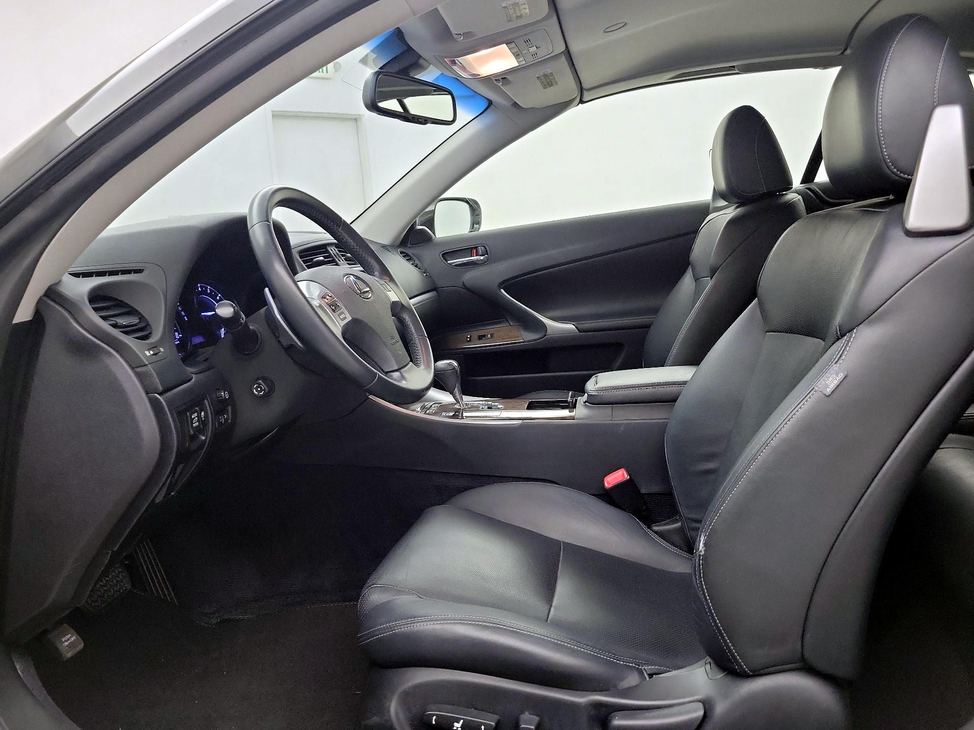 Thumbnail: 2015 Lexus IS - 11