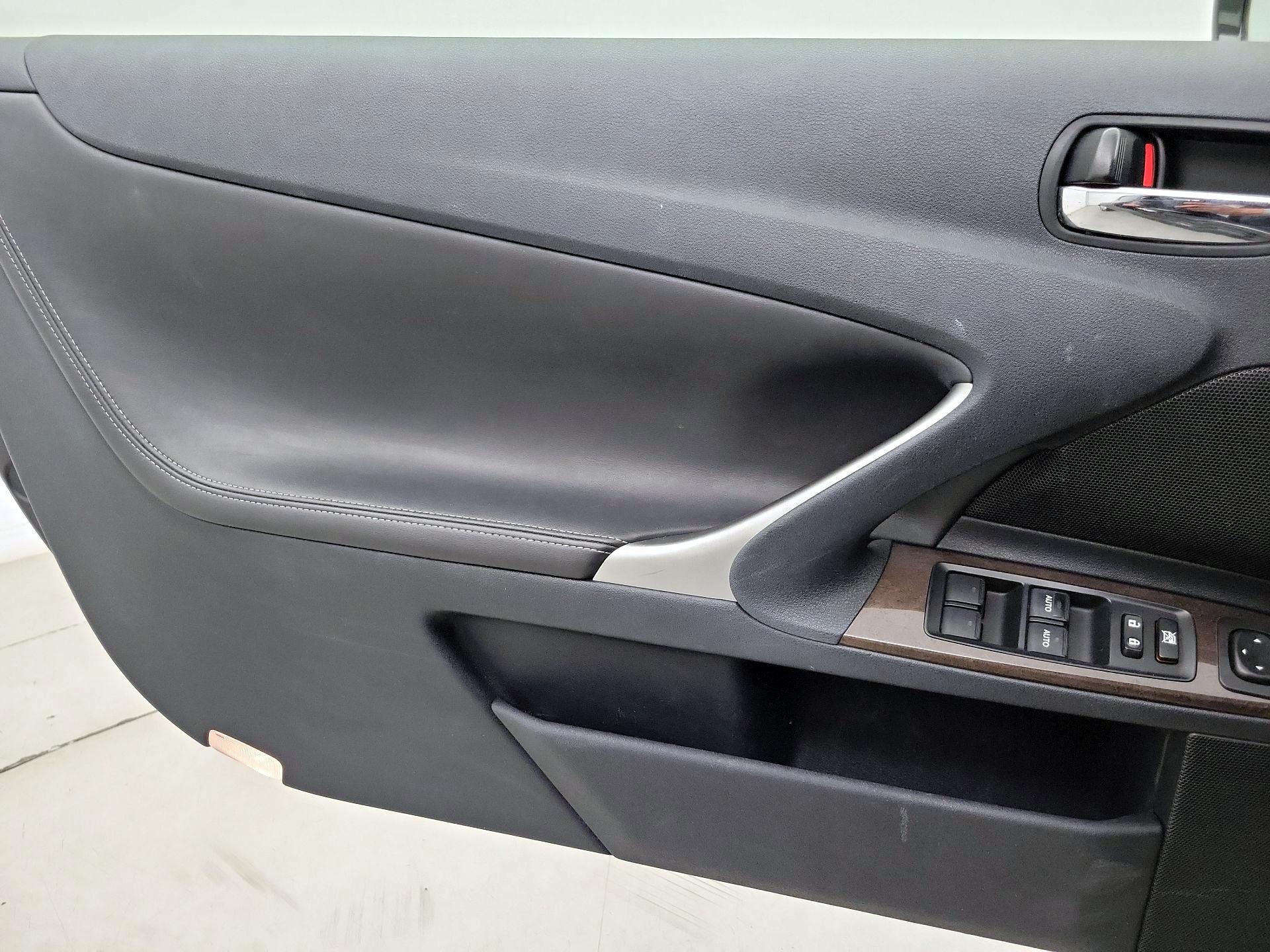 Thumbnail: 2015 Lexus IS - 12