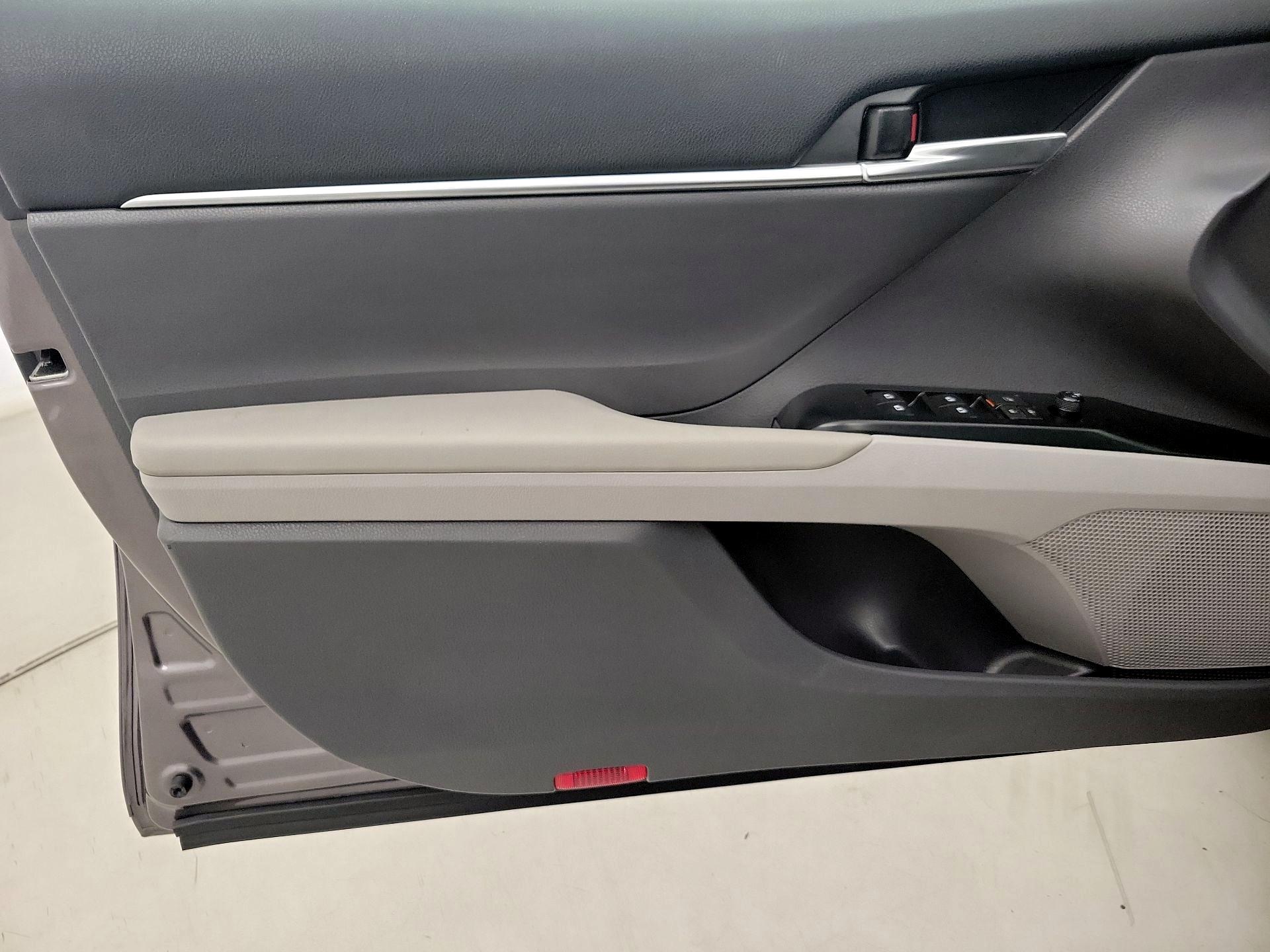 Thumbnail: 2020 Toyota Camry - 12