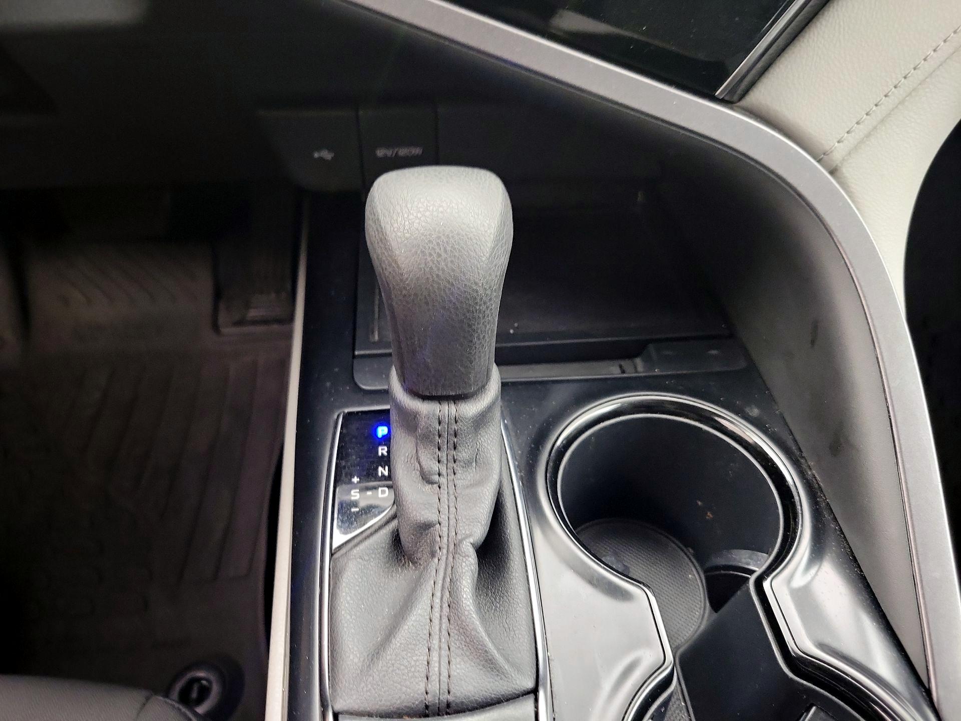 Thumbnail: 2020 Toyota Camry - 17