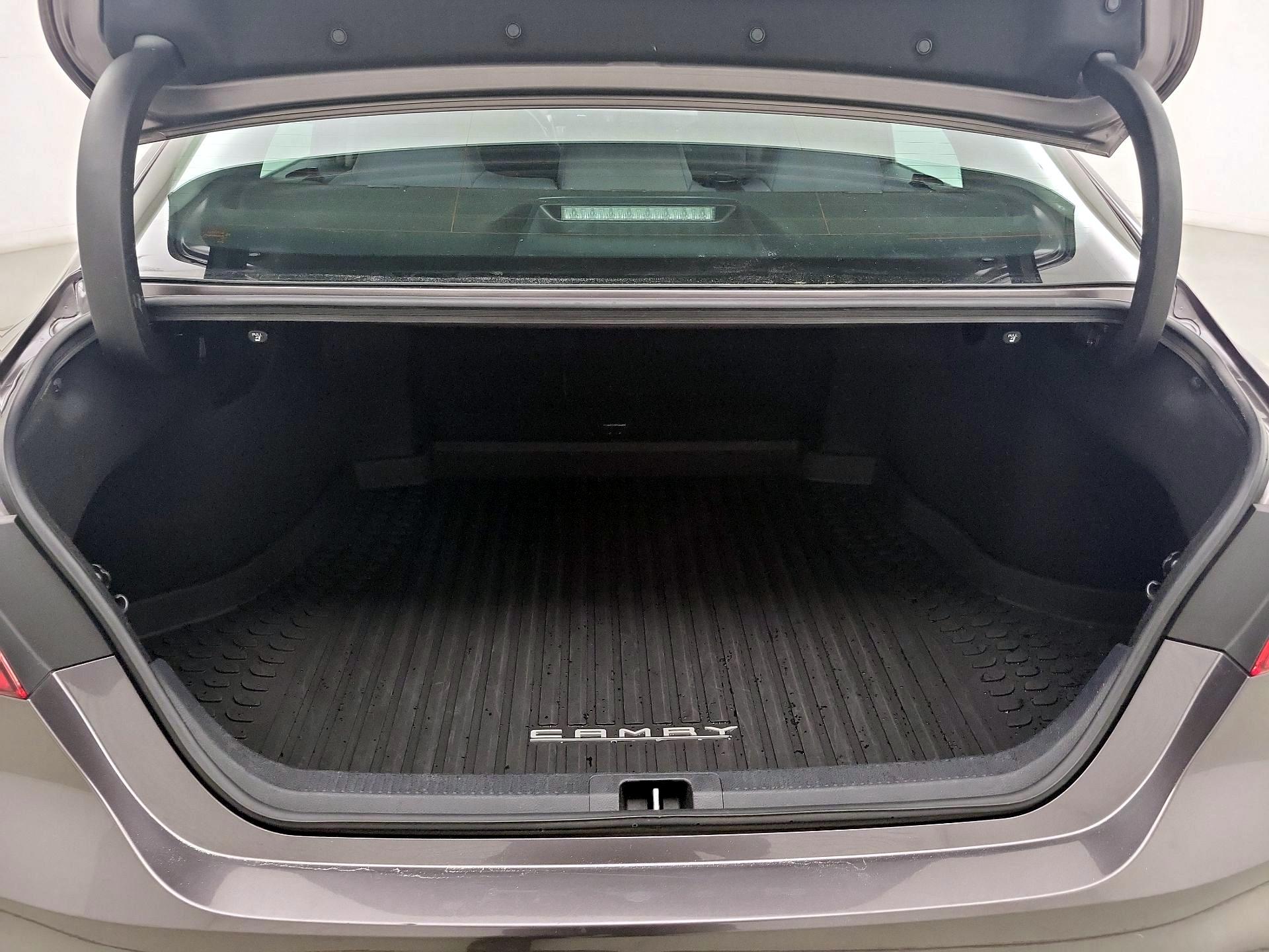 Thumbnail: 2020 Toyota Camry - 20