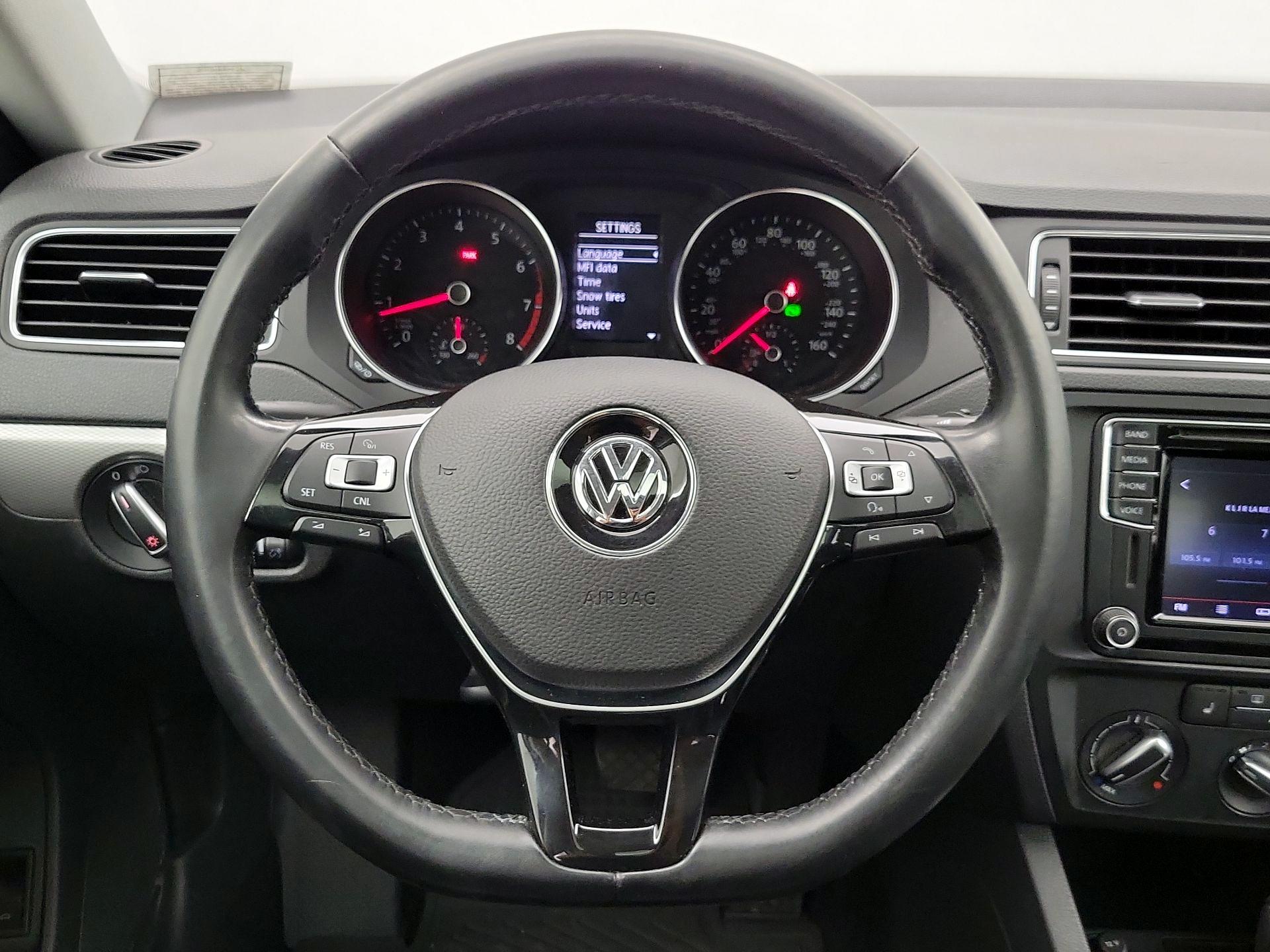 Thumbnail: 2017 Volkswagen Jetta - 10