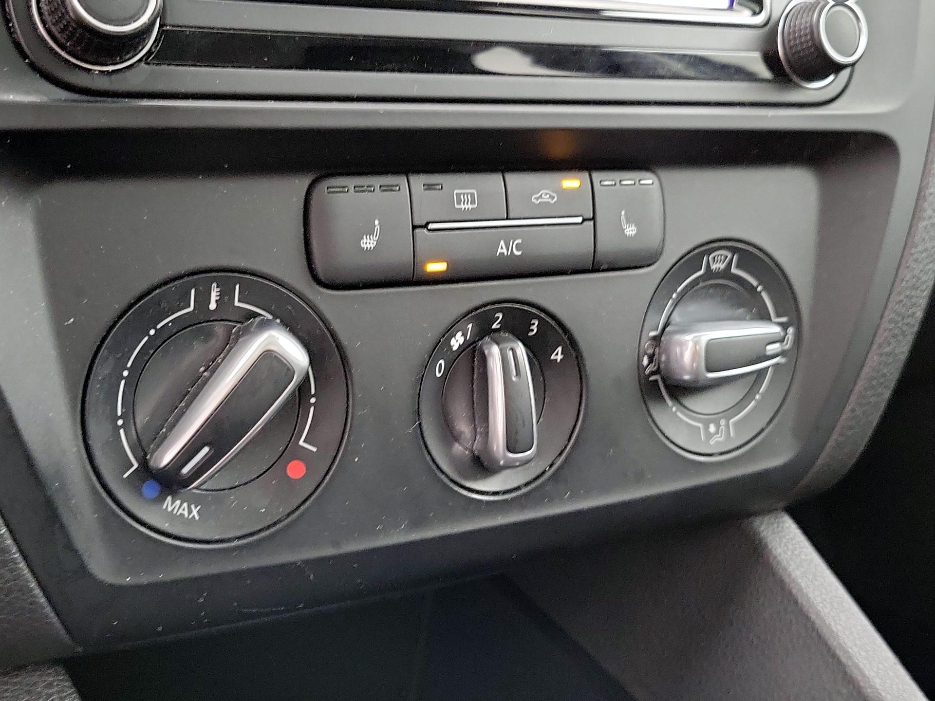 Thumbnail: 2017 Volkswagen Jetta - 16