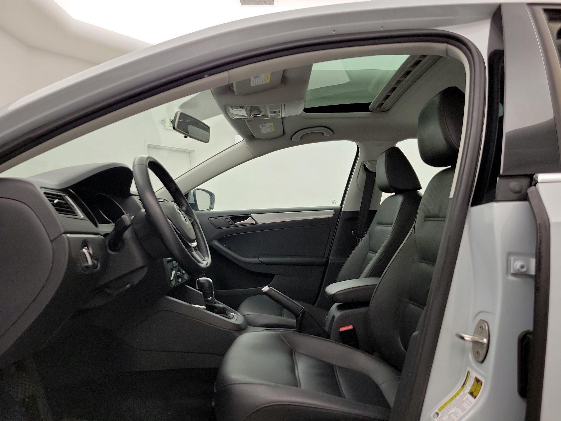 Thumbnail: 2017 Volkswagen Jetta - 19