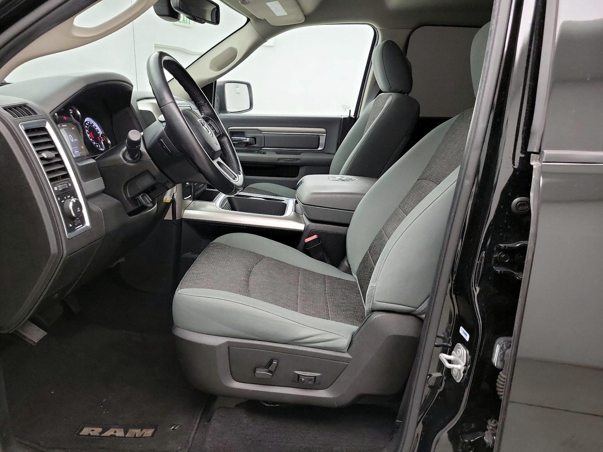 Thumbnail: 2019 RAM 1500 Classic - 11