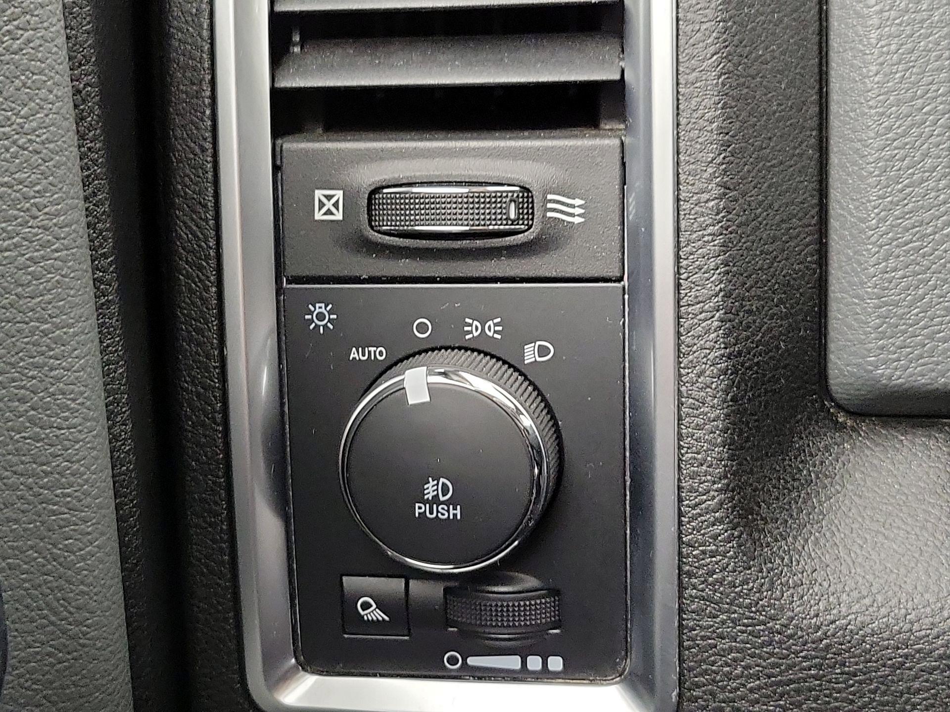 Thumbnail: 2019 RAM 1500 Classic - 13