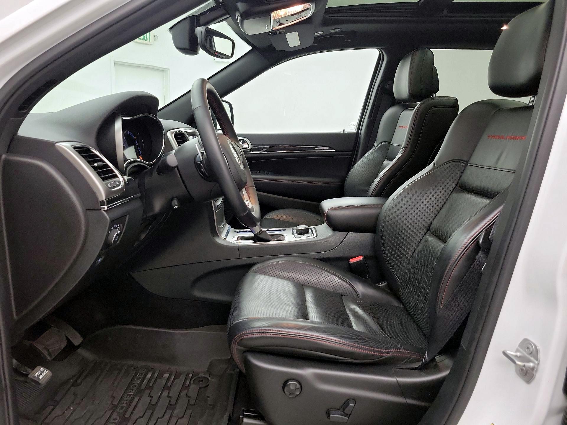 Thumbnail: 2018 Jeep Grand Cherokee - 11