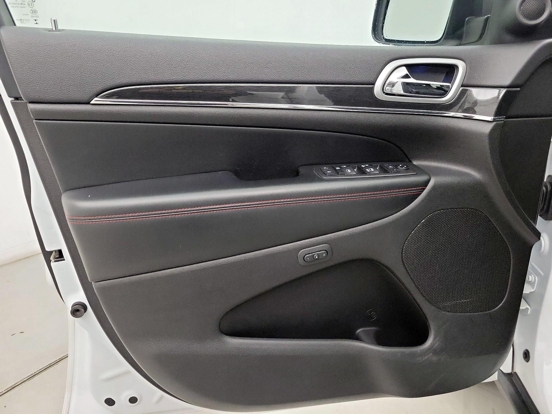 Thumbnail: 2018 Jeep Grand Cherokee - 12