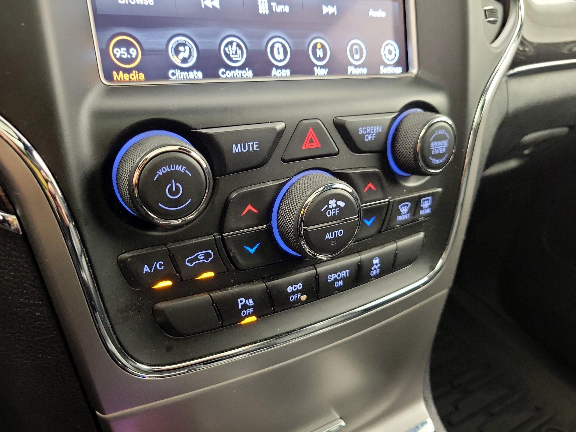 Thumbnail: 2018 Jeep Grand Cherokee - 17