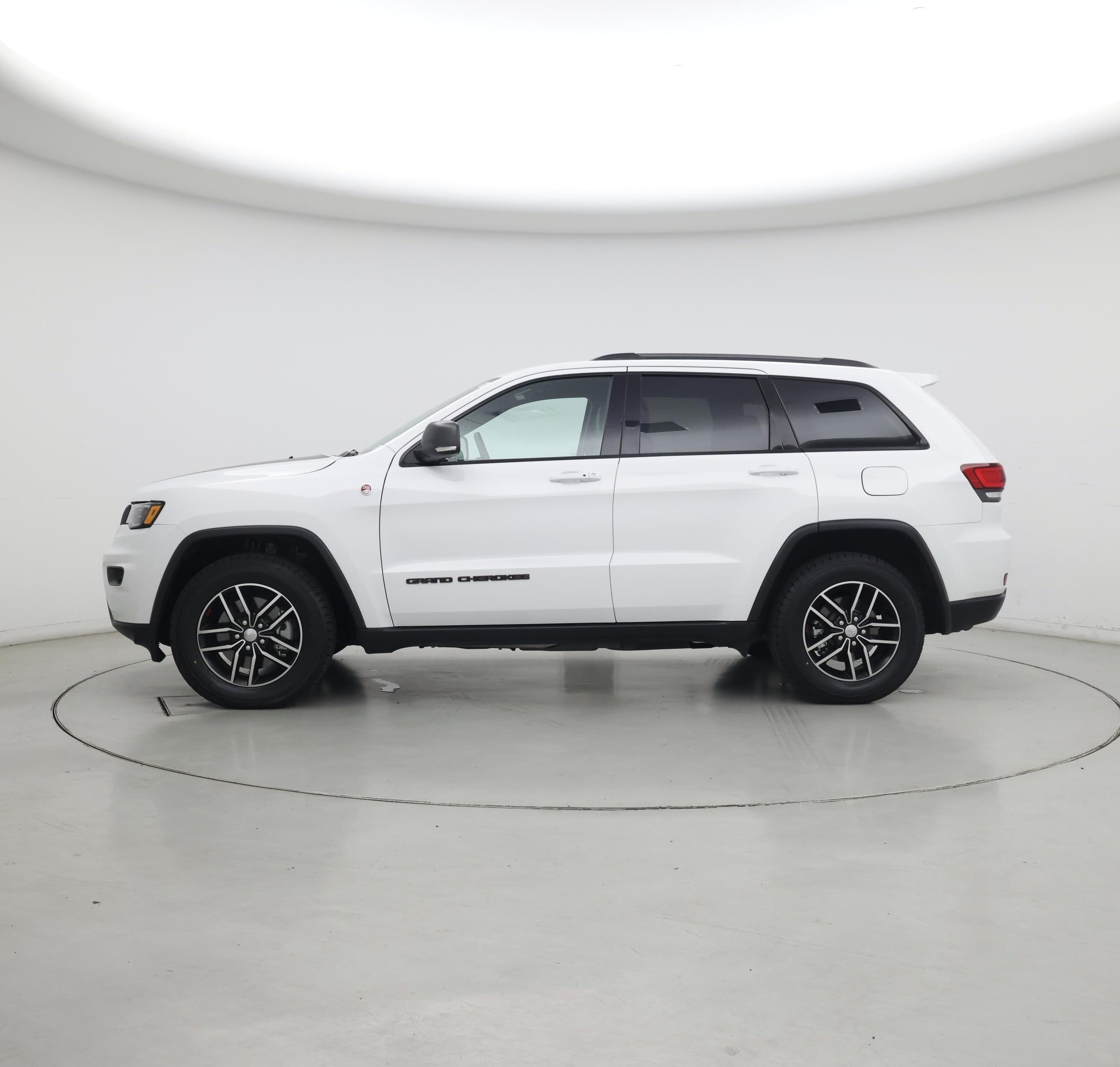 Thumbnail: 2018 Jeep Grand Cherokee - 3