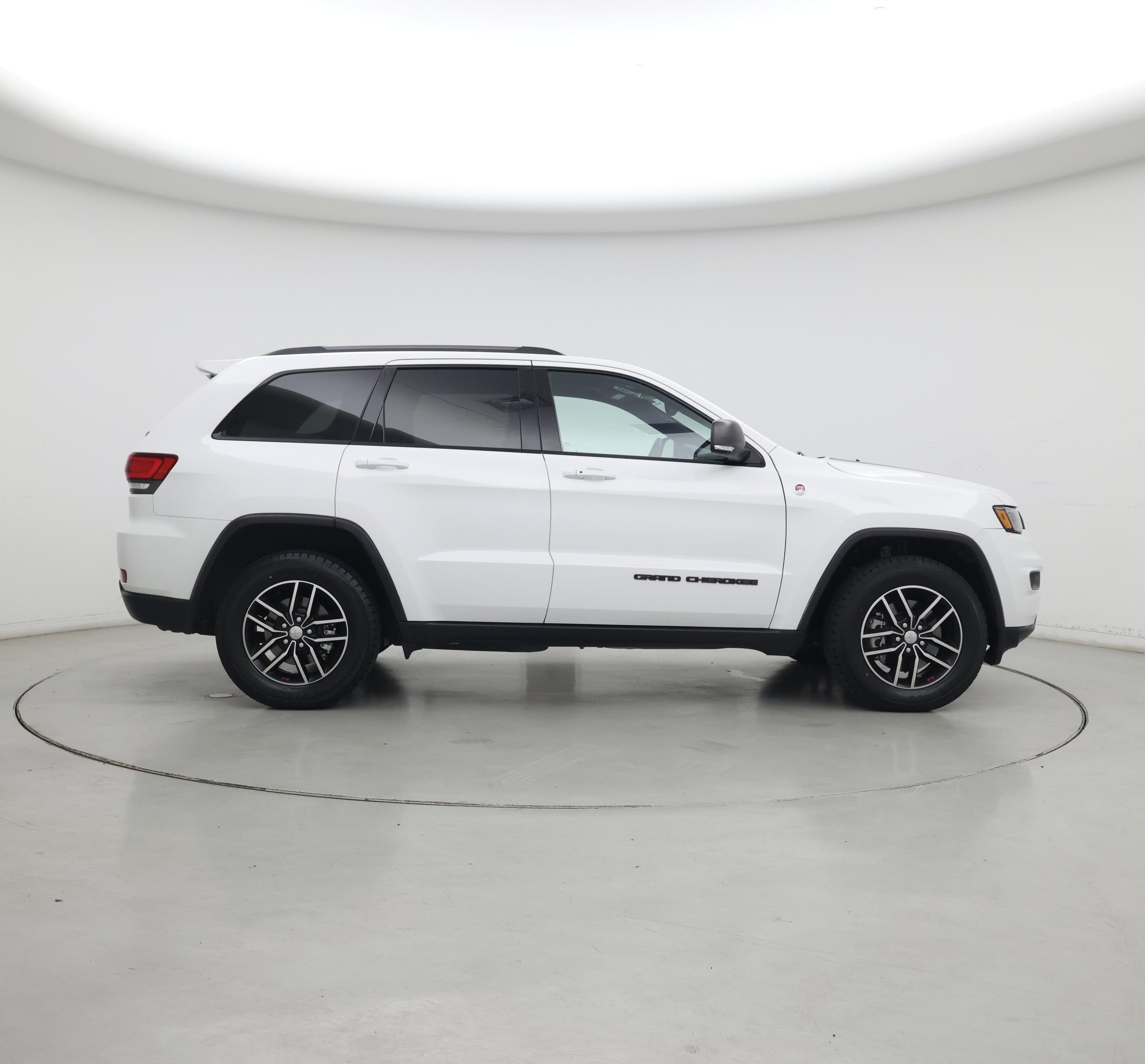 Thumbnail: 2018 Jeep Grand Cherokee - 7