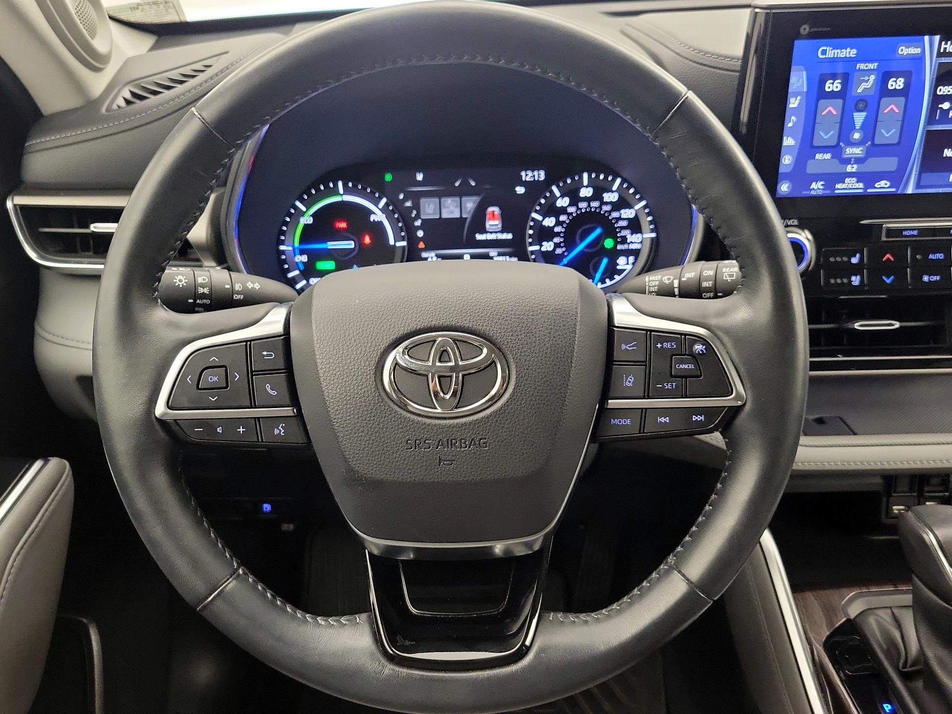 Thumbnail: 2021 Toyota Highlander - 10