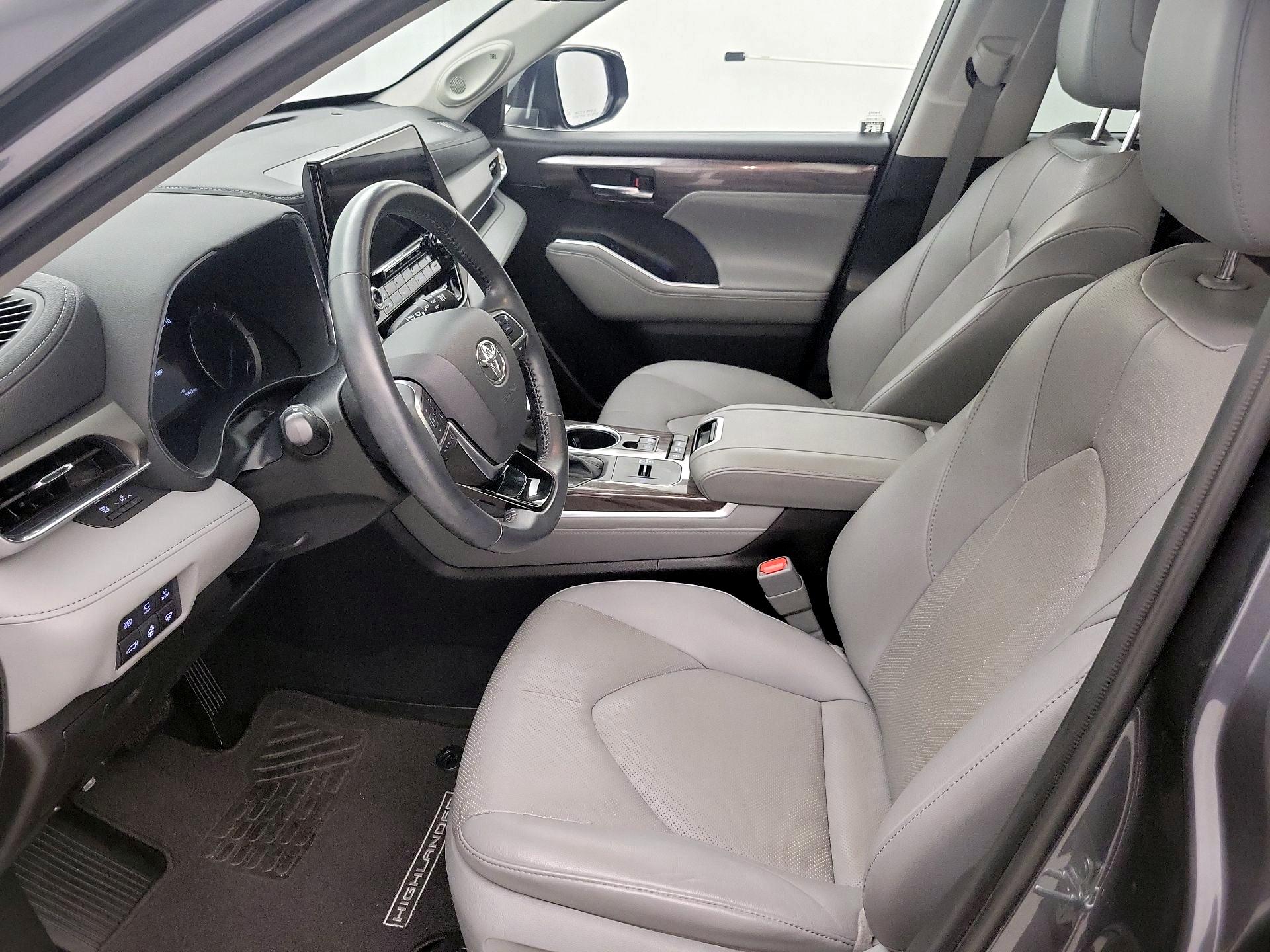 Thumbnail: 2021 Toyota Highlander - 11