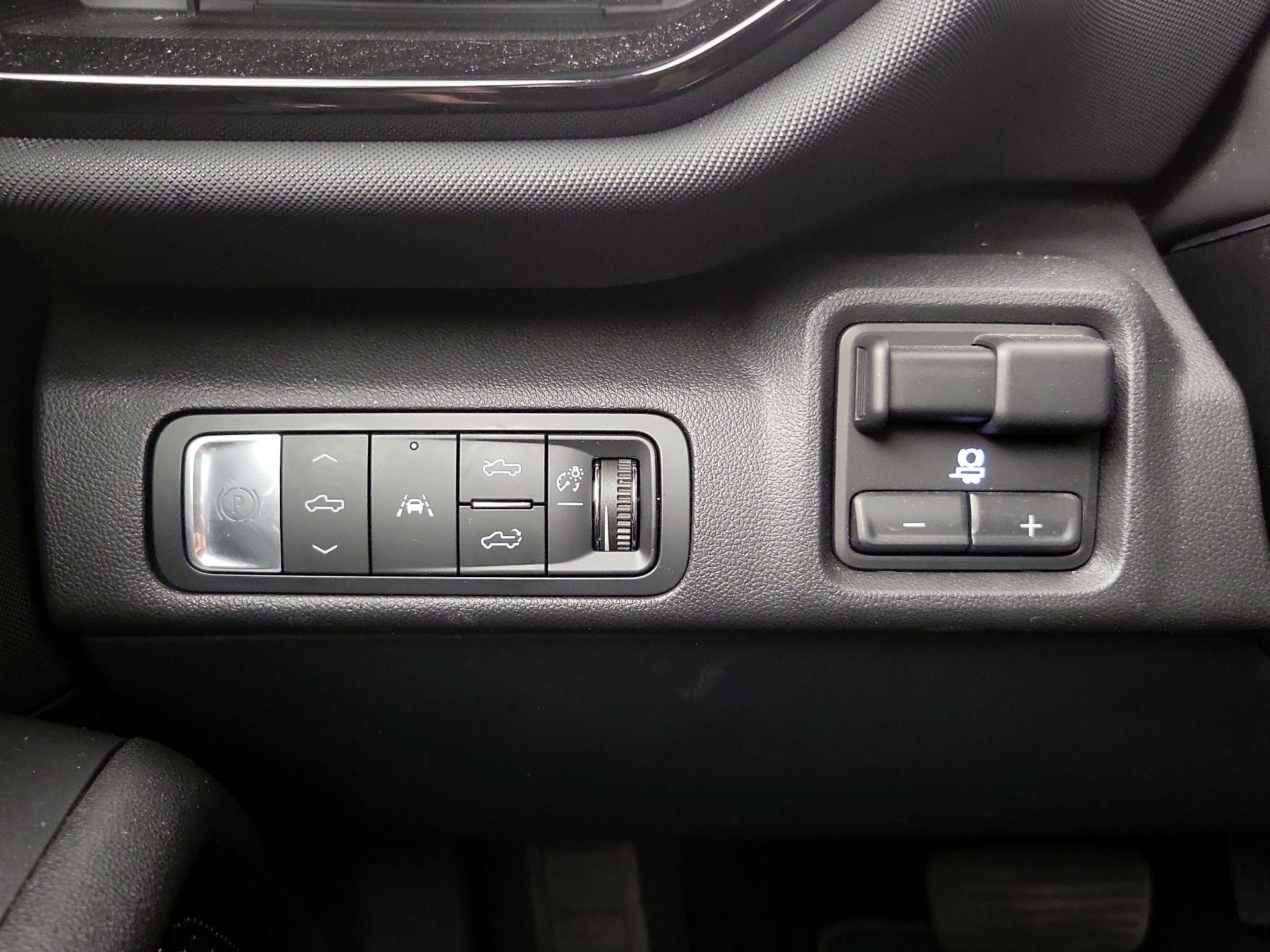 Thumbnail: 2024 Chevrolet Silverado EV - 13