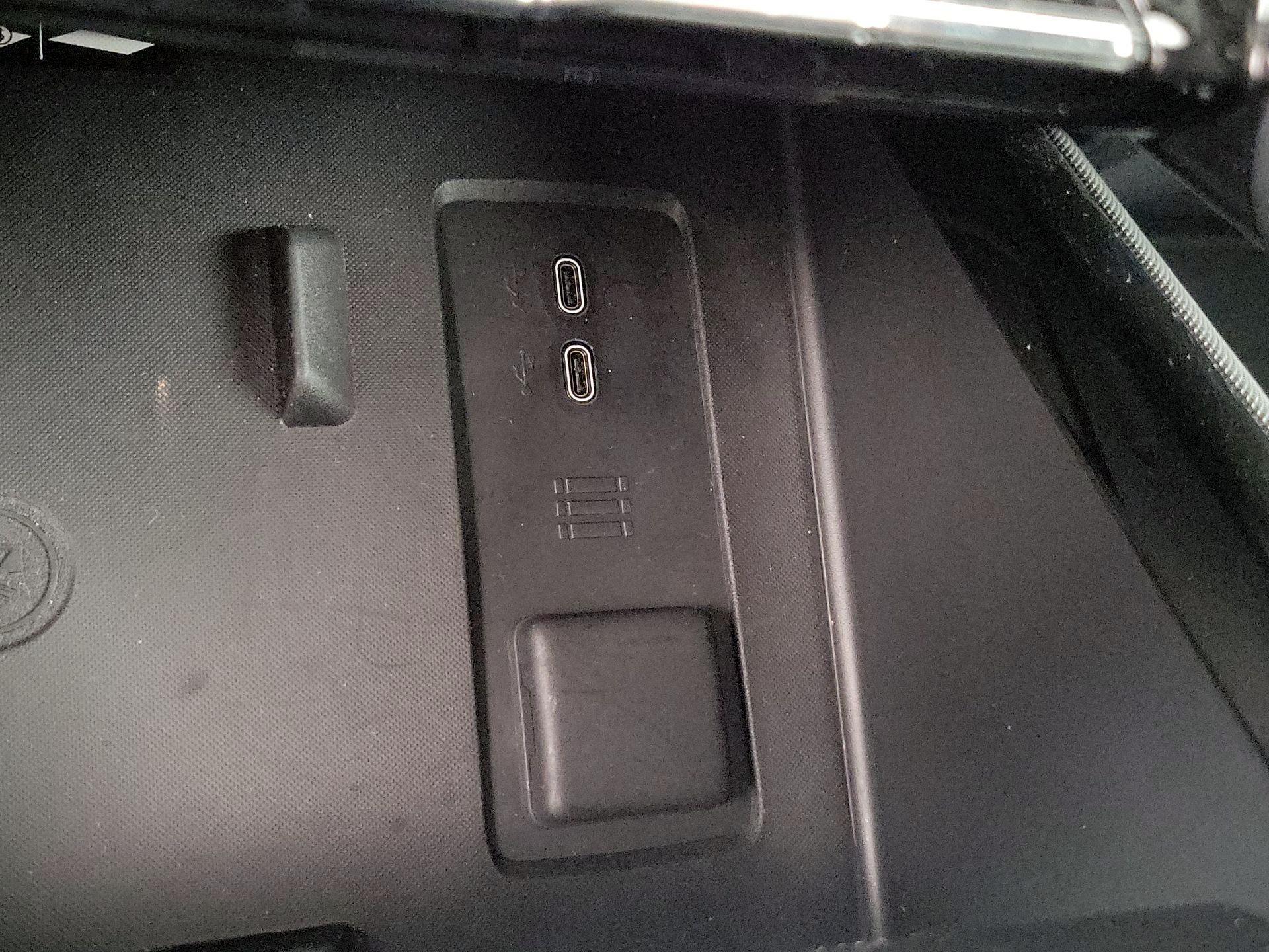 Thumbnail: 2024 Chevrolet Silverado EV - 19