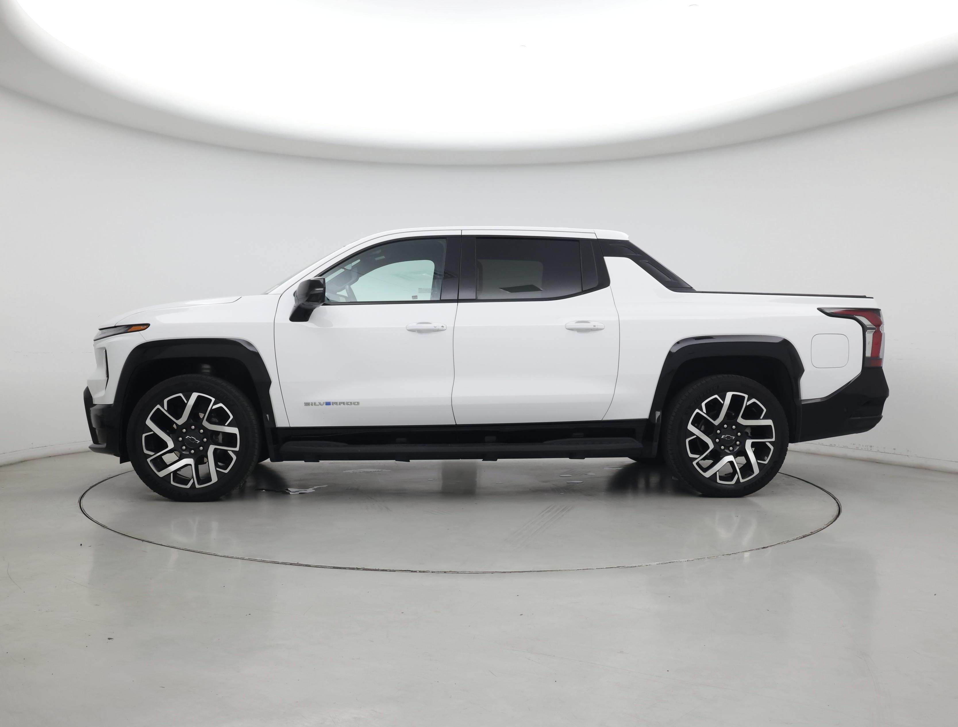 Thumbnail: 2024 Chevrolet Silverado EV - 3