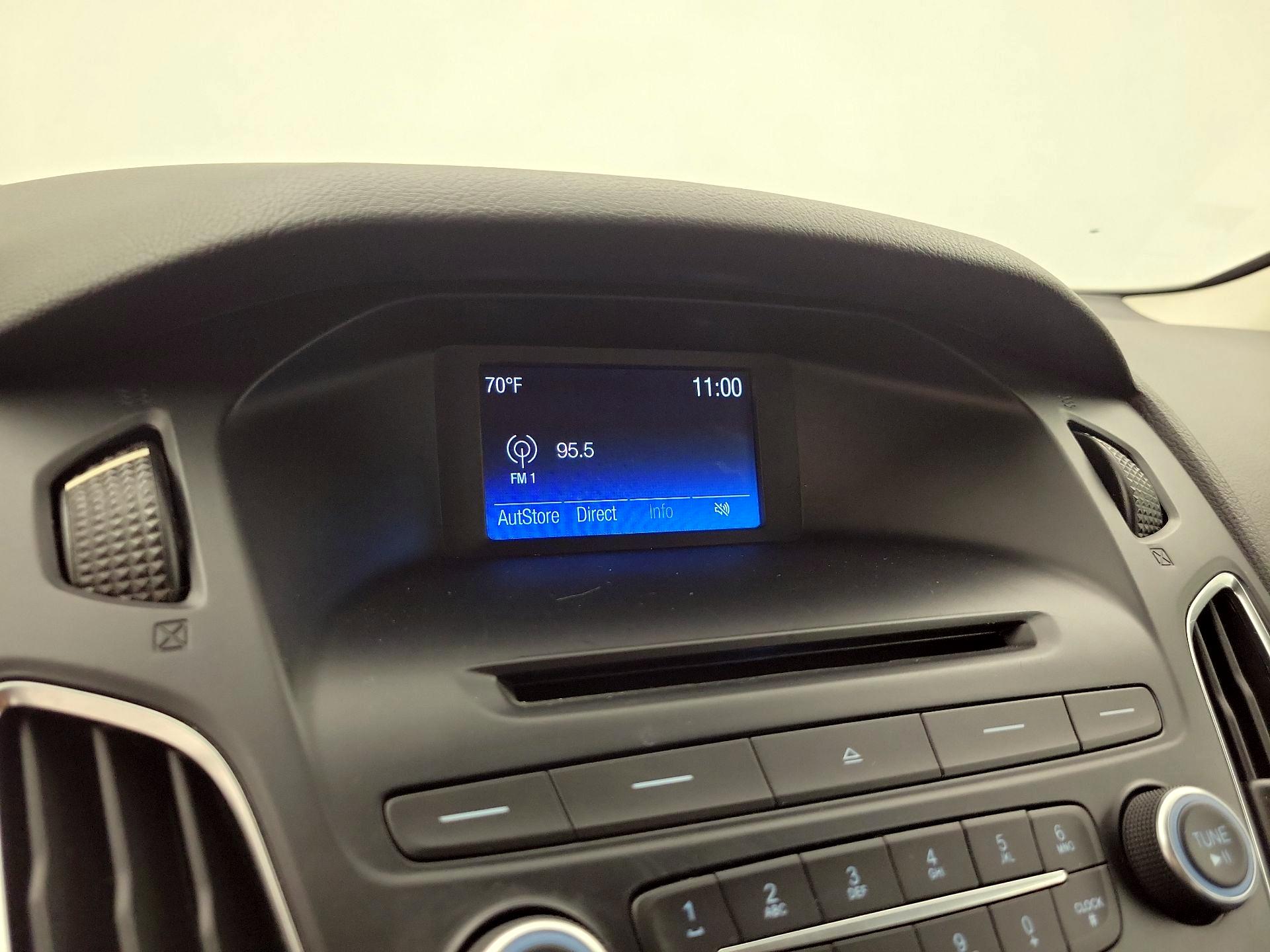 Thumbnail: 2015 Ford Focus - 15