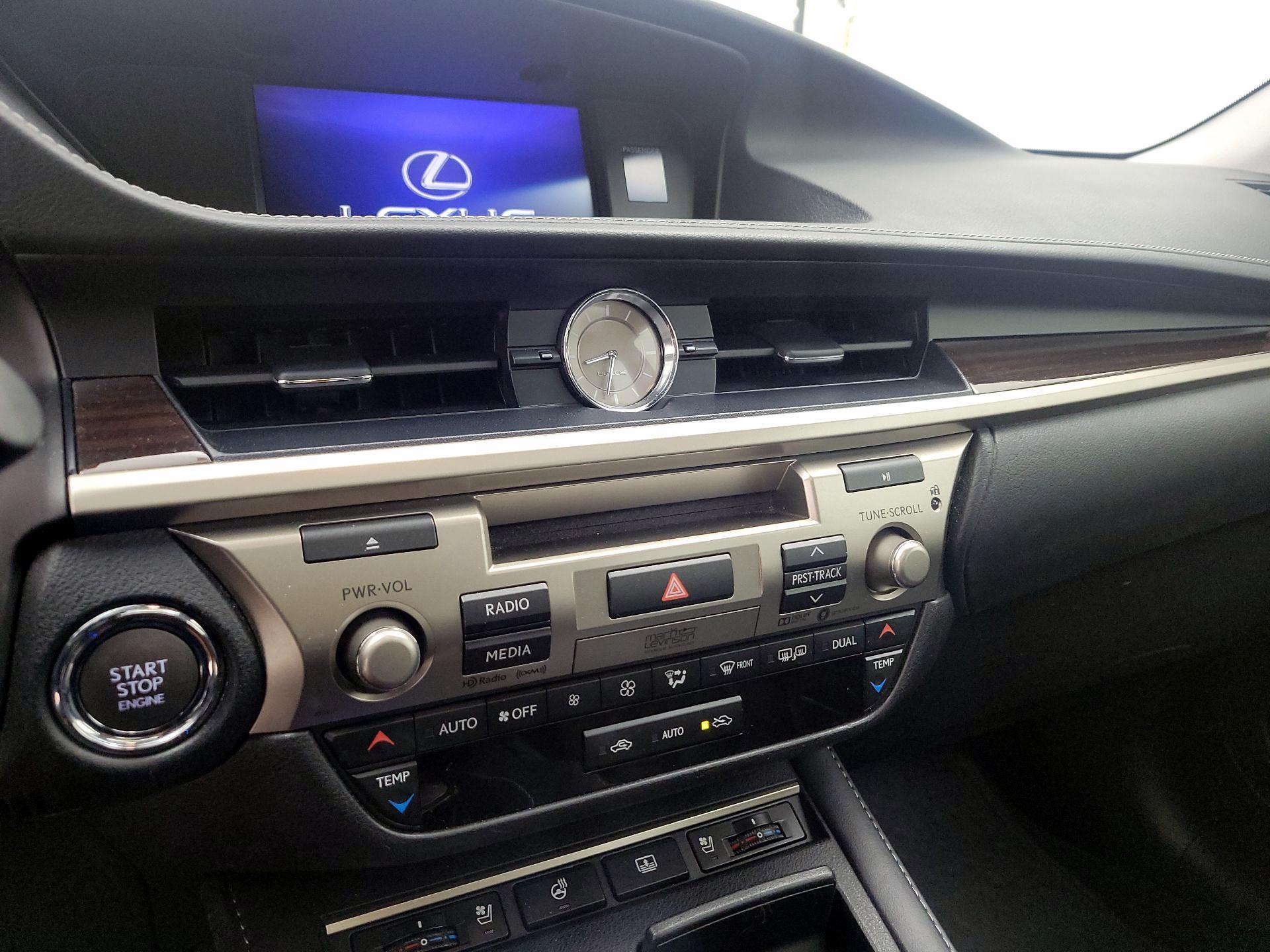 Thumbnail: 2018 Lexus ES - 16