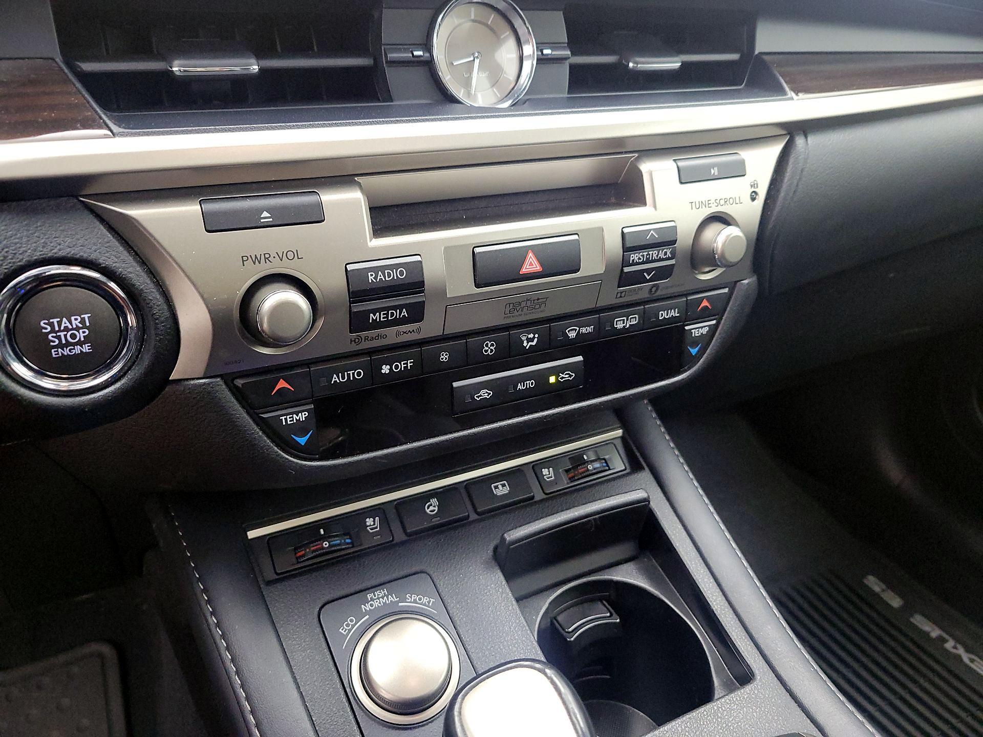 Thumbnail: 2018 Lexus ES - 17