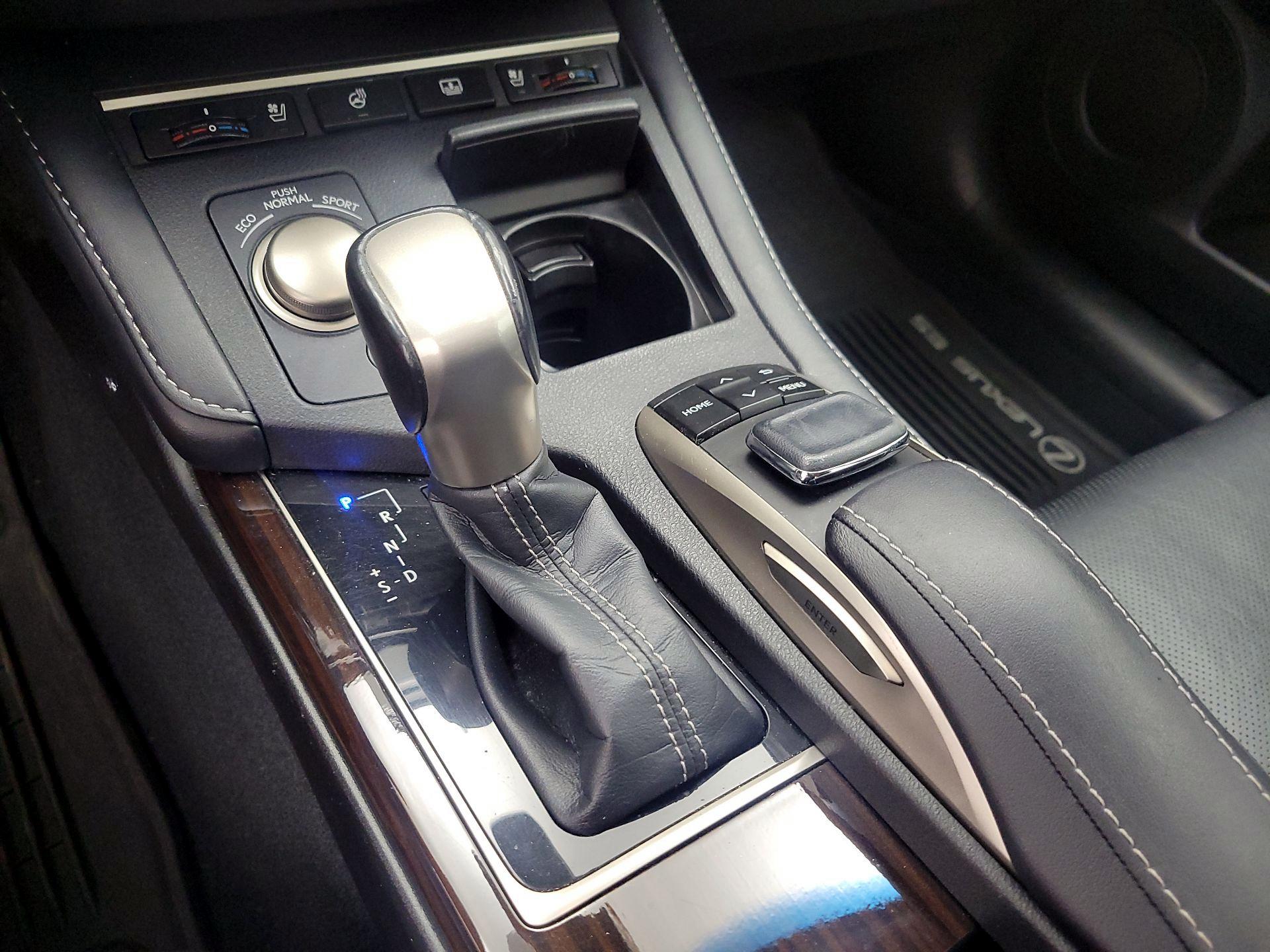 Thumbnail: 2018 Lexus ES - 18