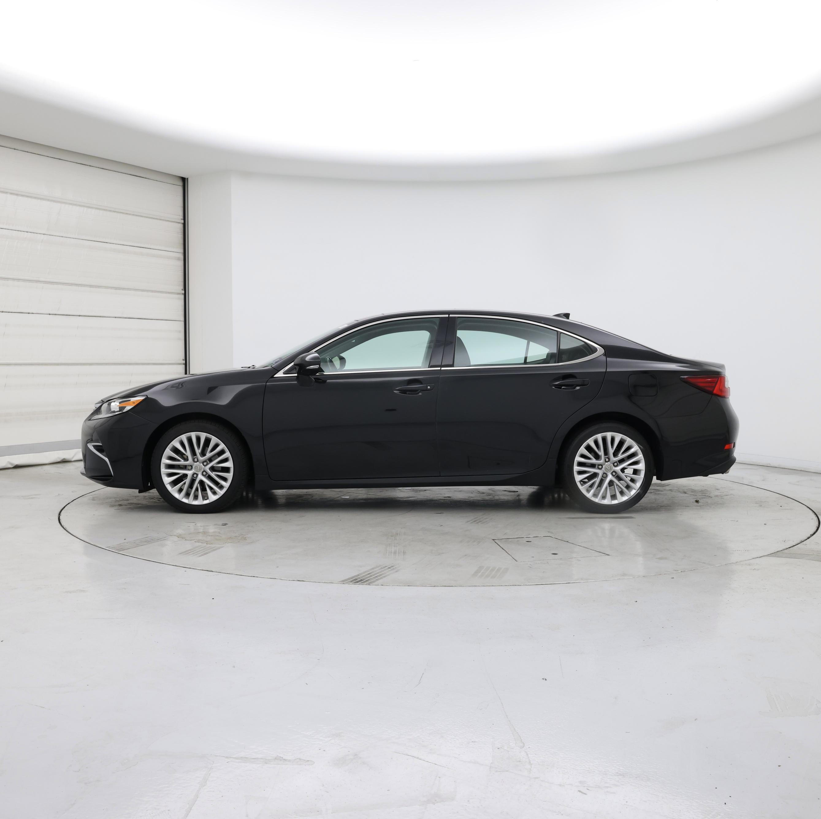 Thumbnail: 2018 Lexus ES - 3