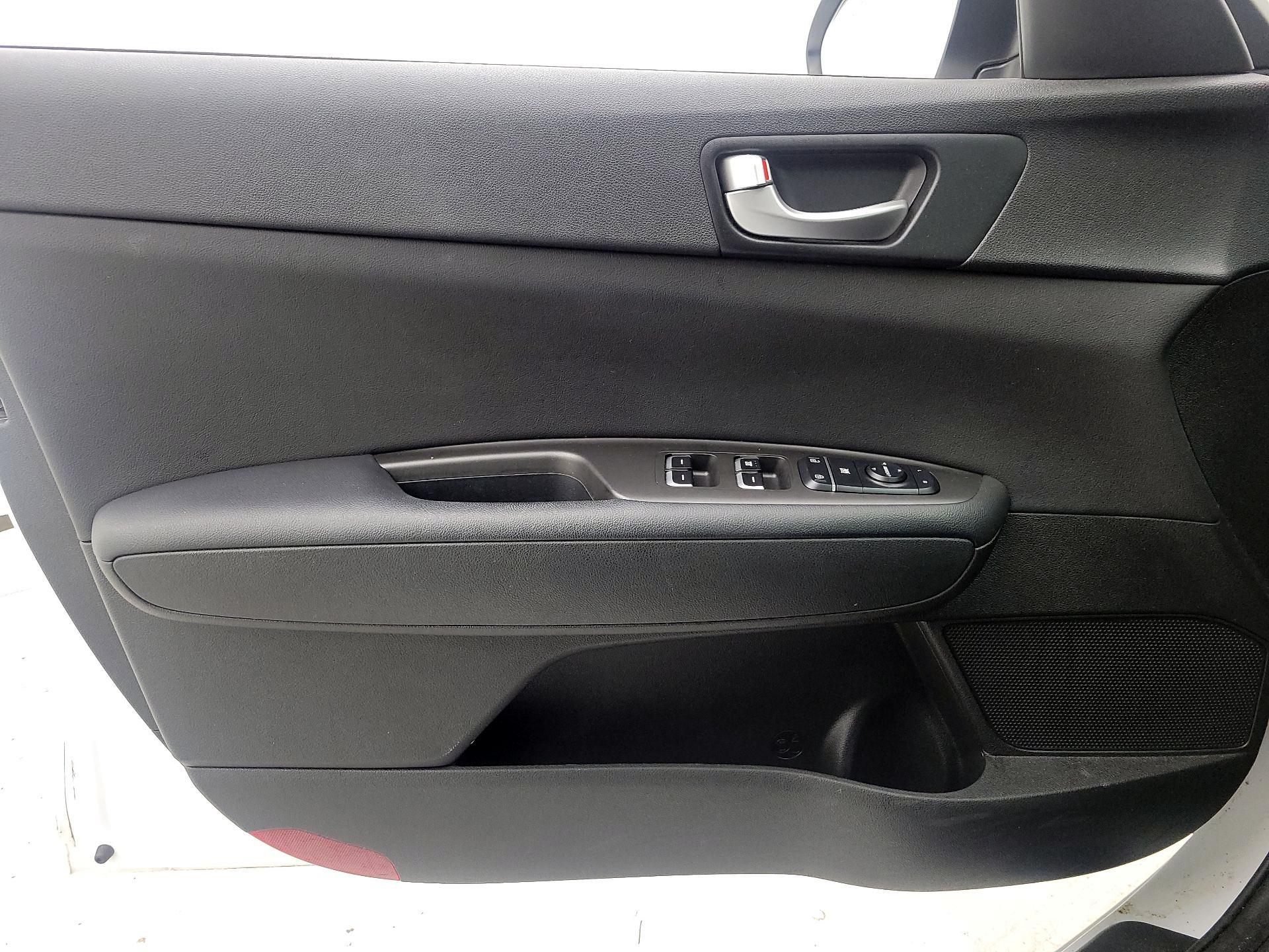 Thumbnail: 2018 Kia Optima - 12