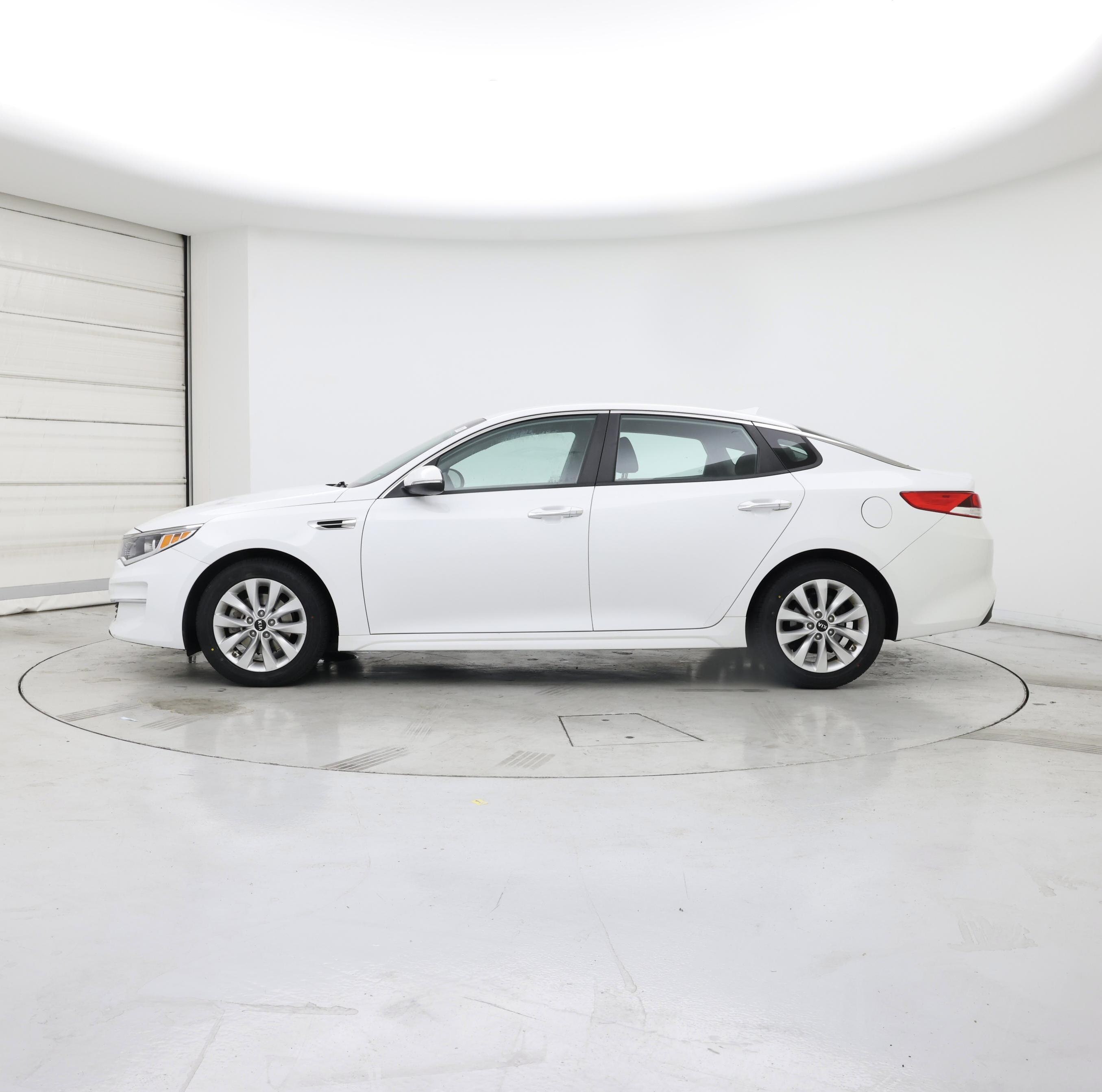 Thumbnail: 2018 Kia Optima - 3