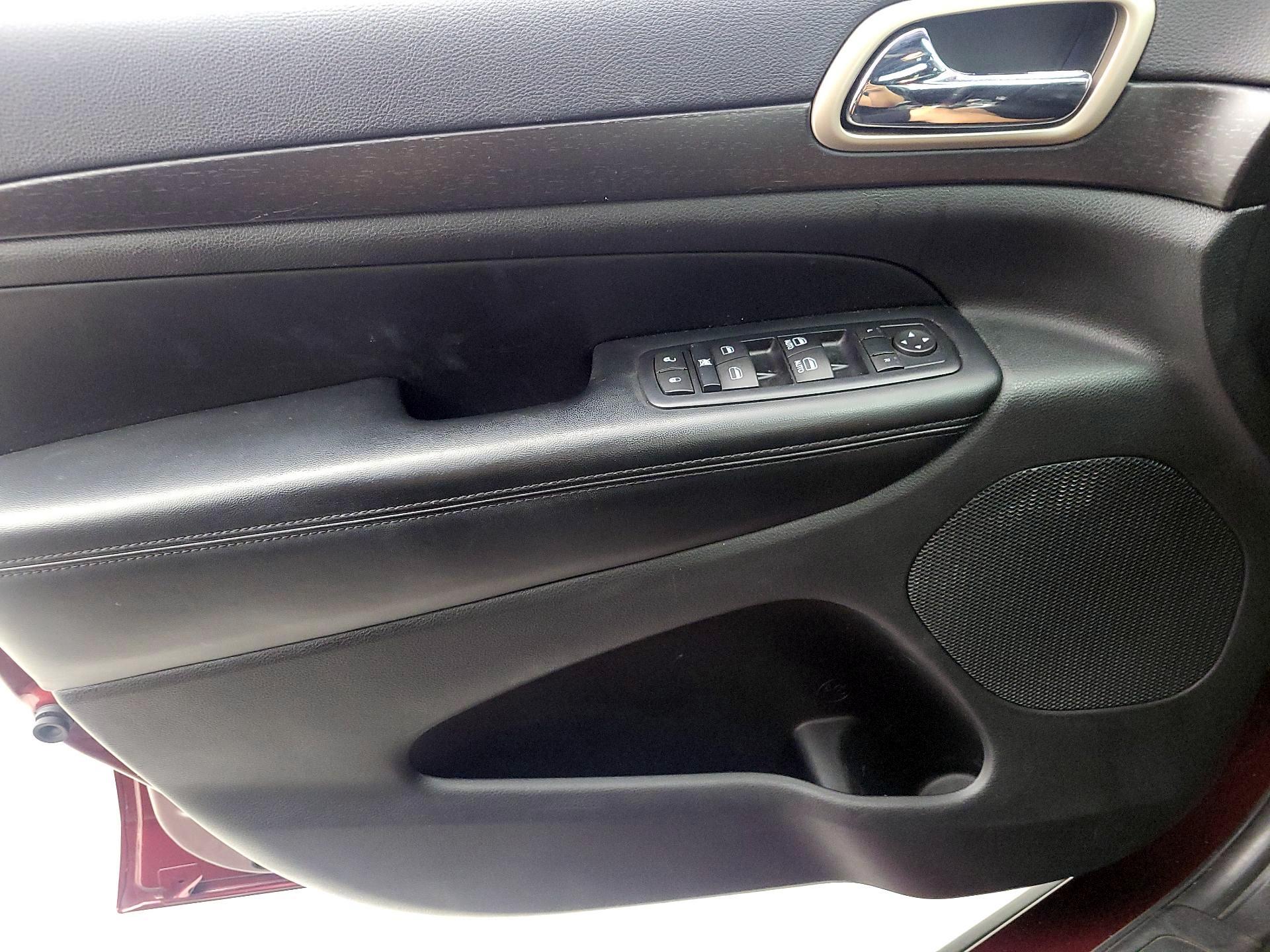 Thumbnail: 2016 Jeep Grand Cherokee - 12