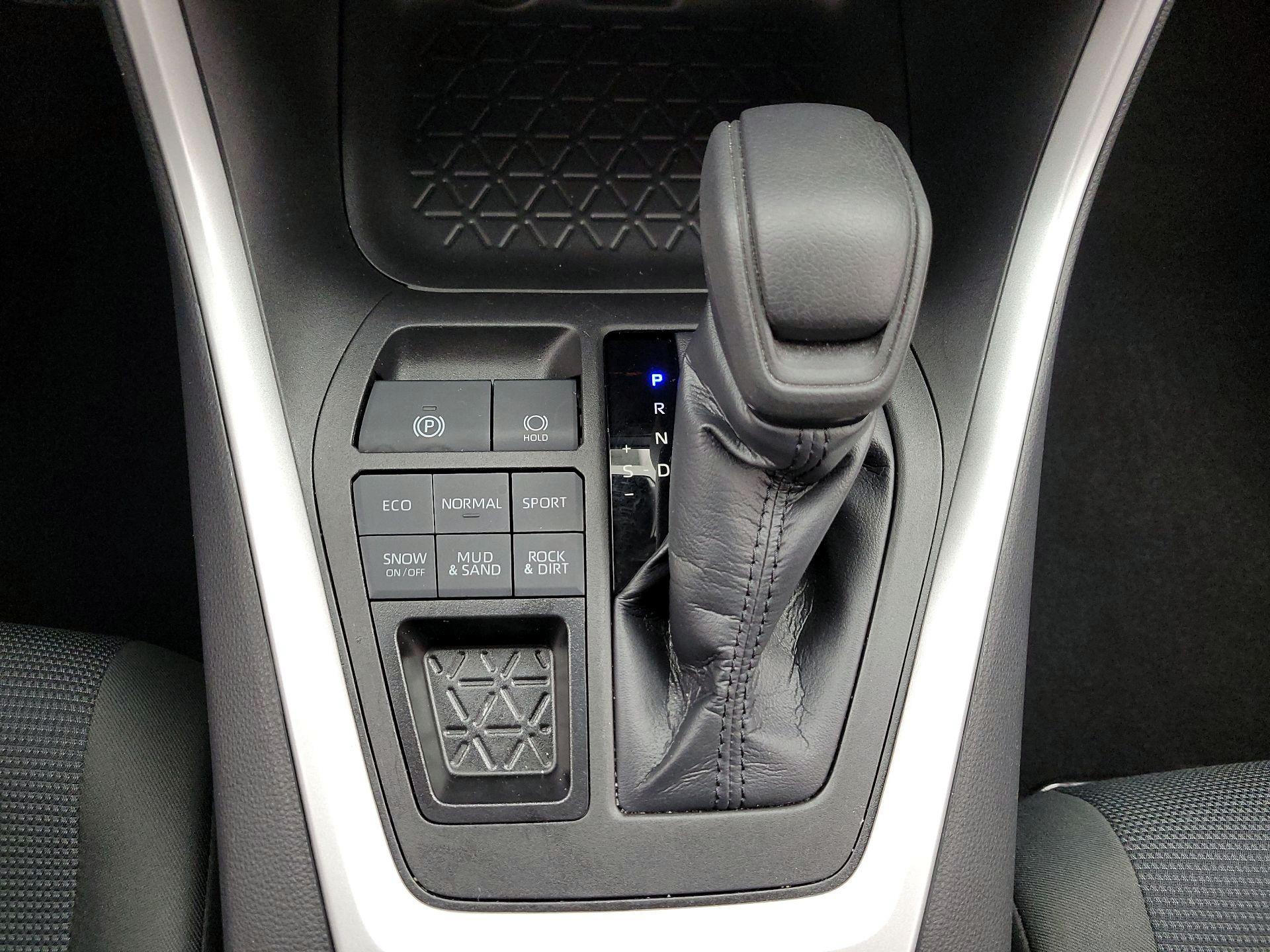 Thumbnail: 2022 Toyota RAV4 - 17