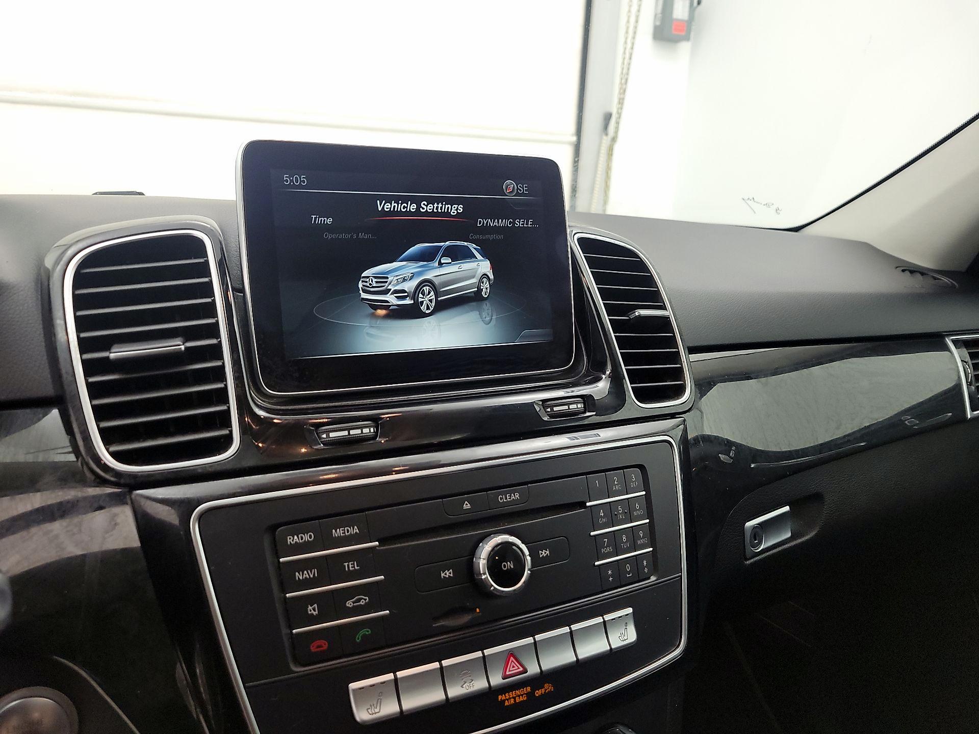 Thumbnail: 2016 Mercedes-Benz GLE - 16