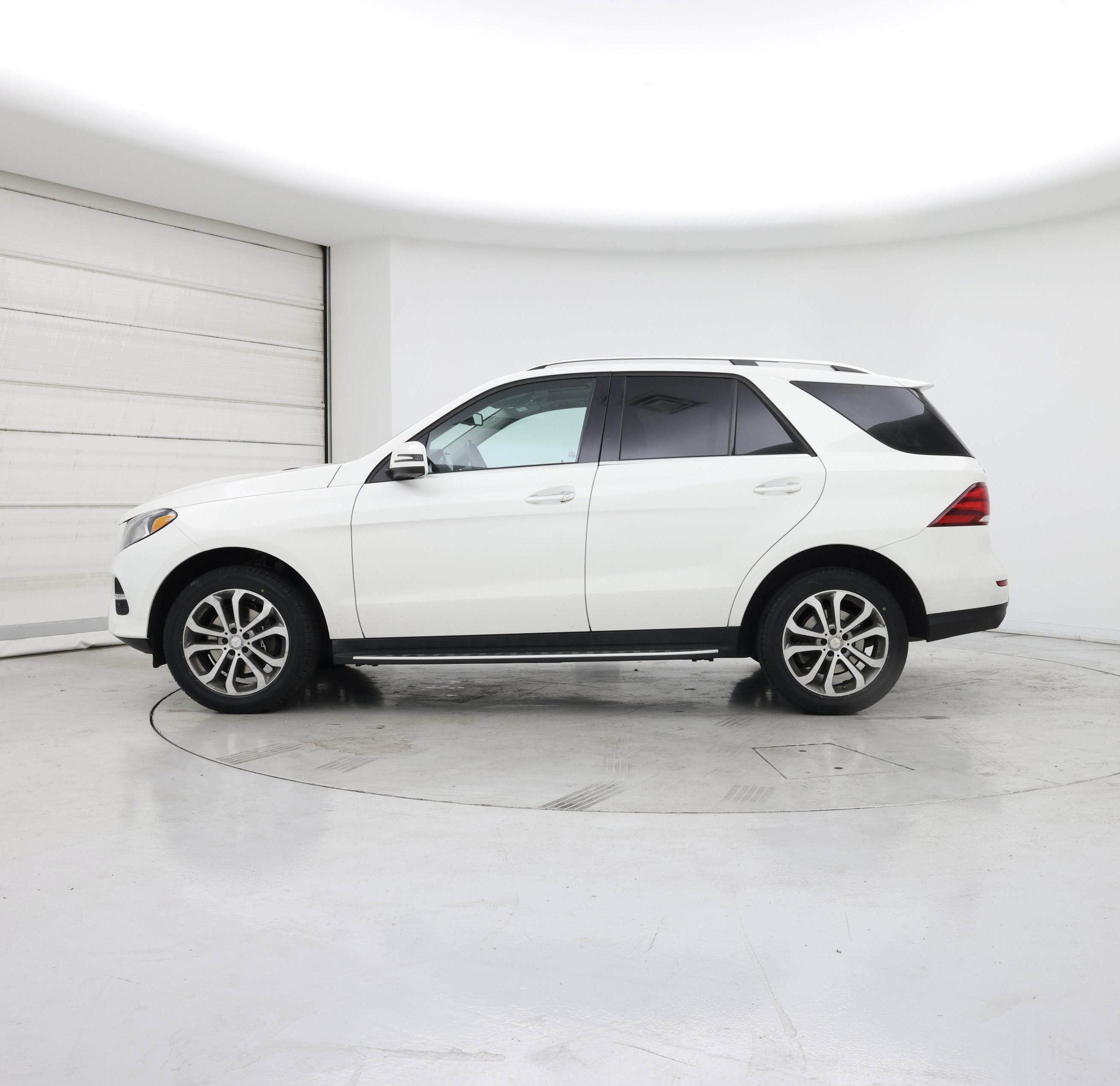Thumbnail: 2016 Mercedes-Benz GLE - 3