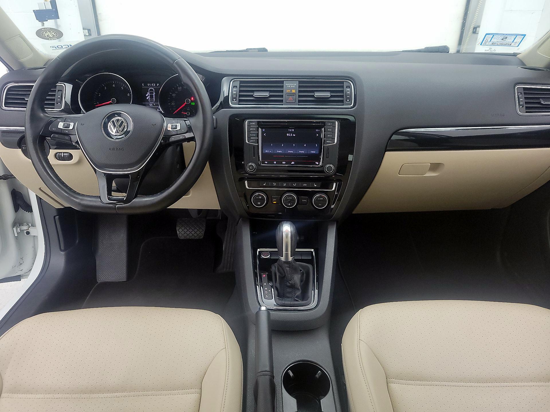 Thumbnail: 2017 Volkswagen Jetta - 9