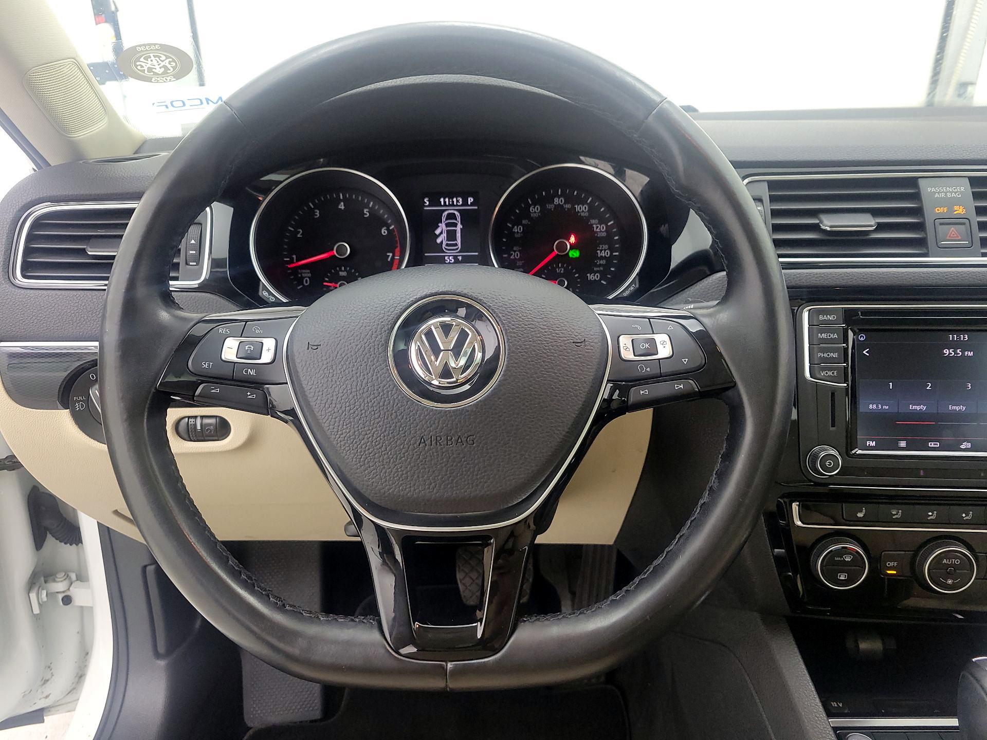 Thumbnail: 2017 Volkswagen Jetta - 10