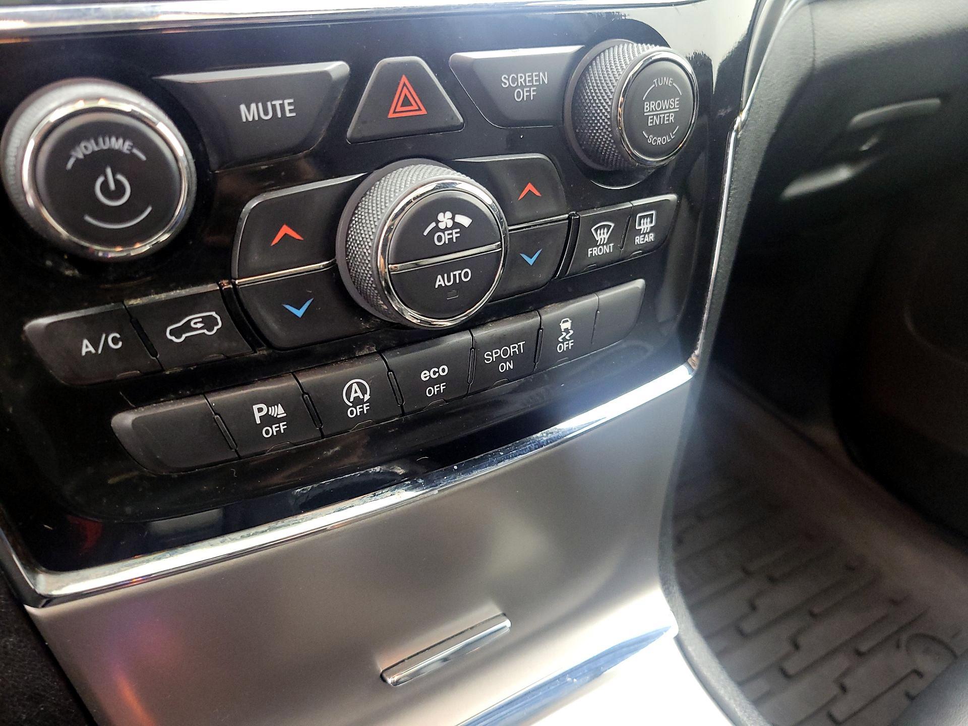 Thumbnail: 2022 Jeep Grand Cherokee - 17