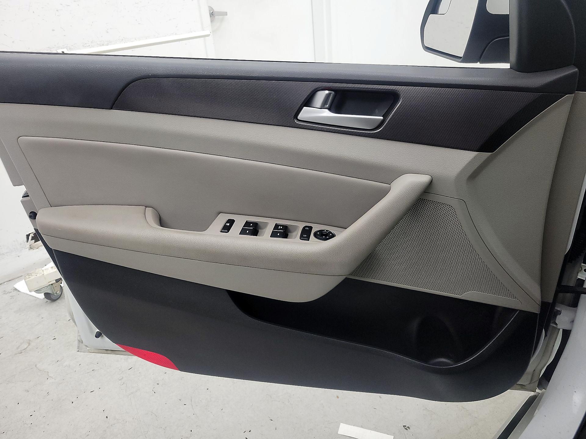 Thumbnail: 2016 Hyundai Sonata - 12