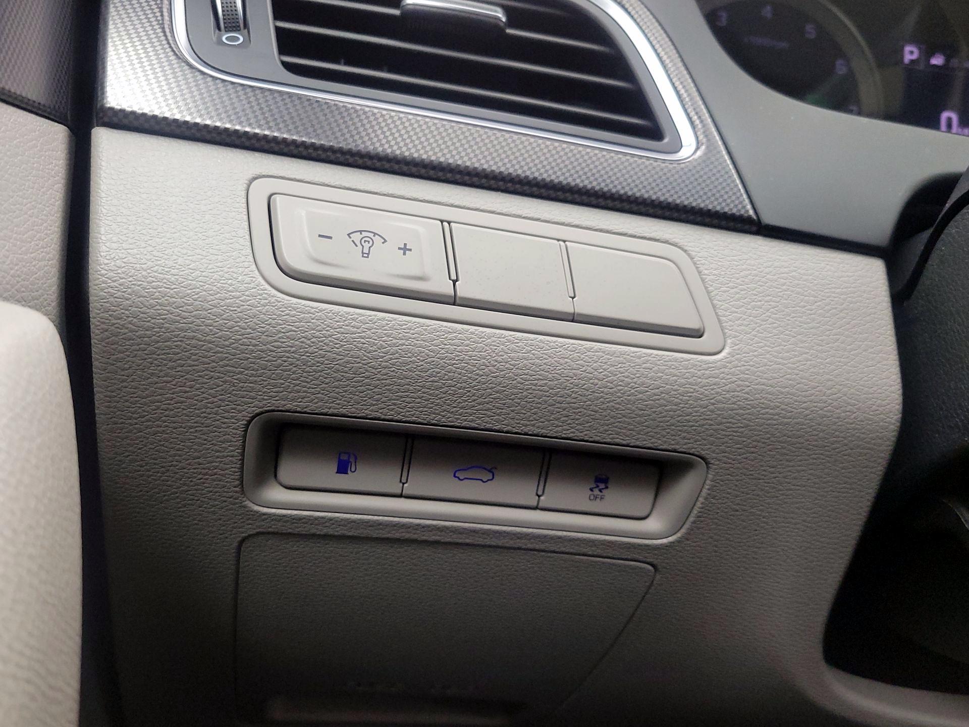 Thumbnail: 2016 Hyundai Sonata - 13